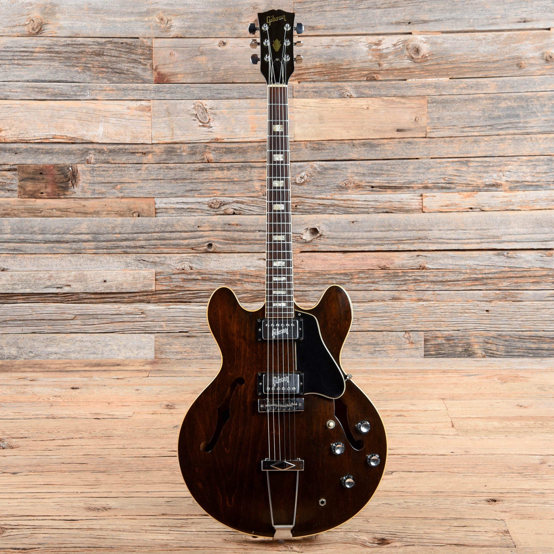 Gibson ES-335 Walnut 1972 Electric Guitars / Semi-Hollow