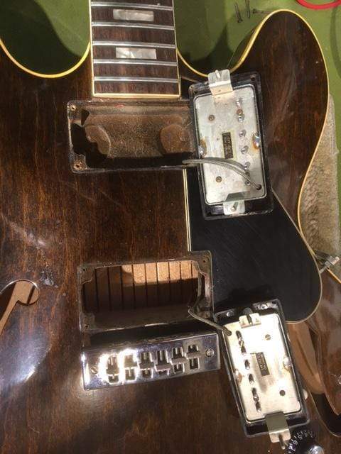 Gibson ES-335 Walnut 1972 Electric Guitars / Semi-Hollow