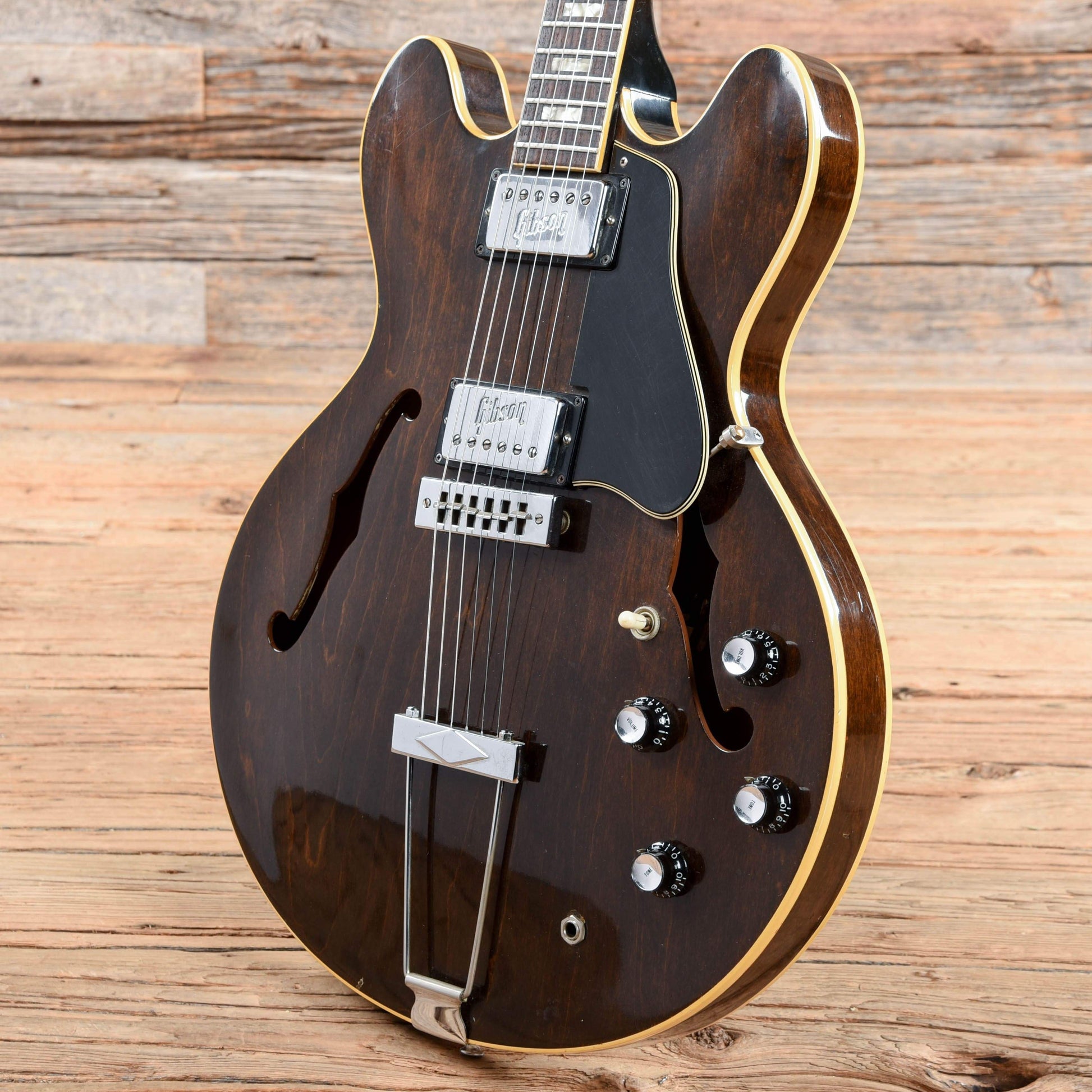 Gibson ES-335 Walnut 1972 Electric Guitars / Semi-Hollow