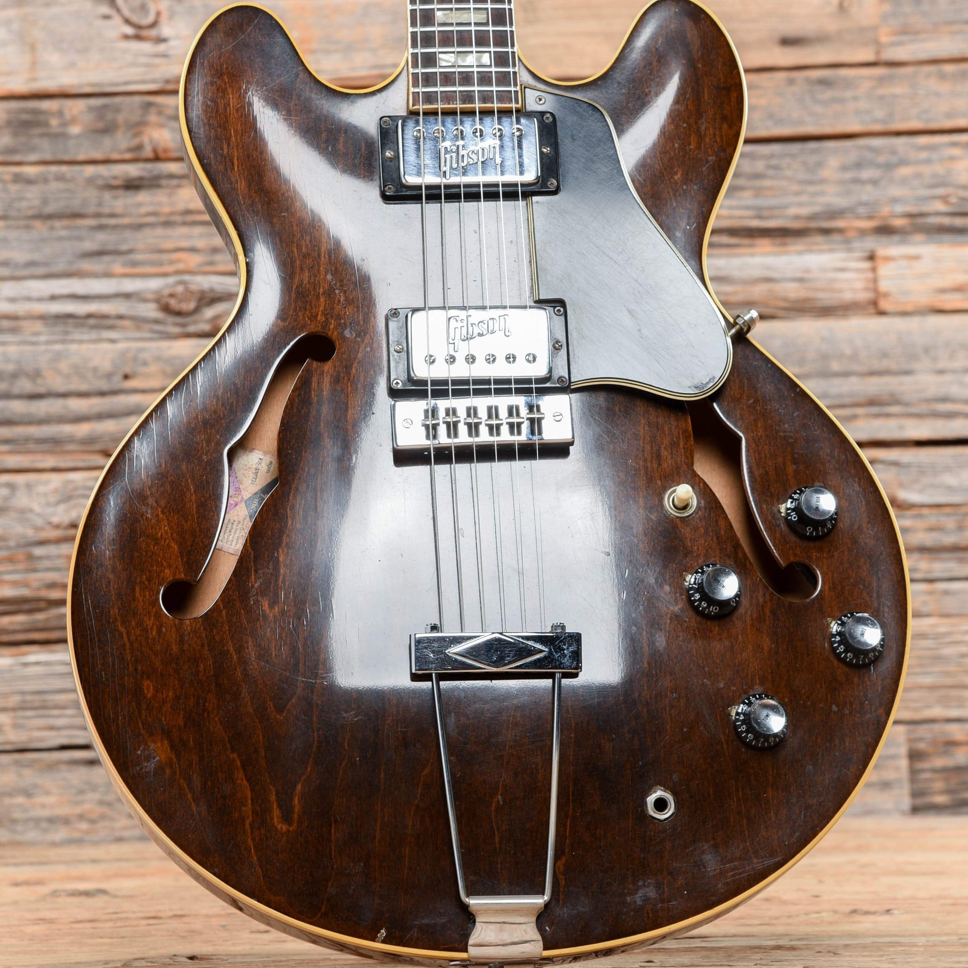 Gibson ES-335 Walnut 1972 Electric Guitars / Semi-Hollow