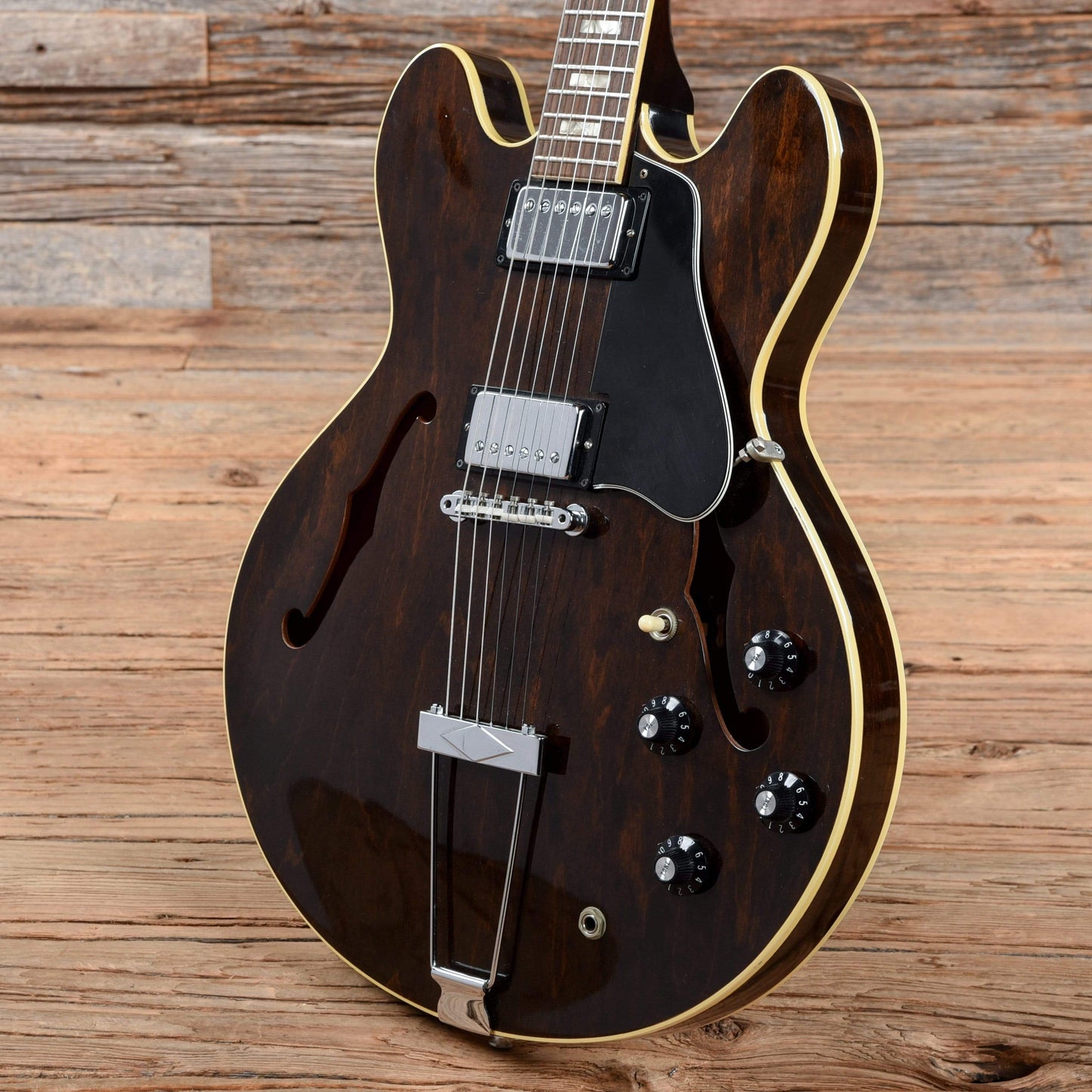Gibson ES-335 Walnut 1972 Electric Guitars / Semi-Hollow