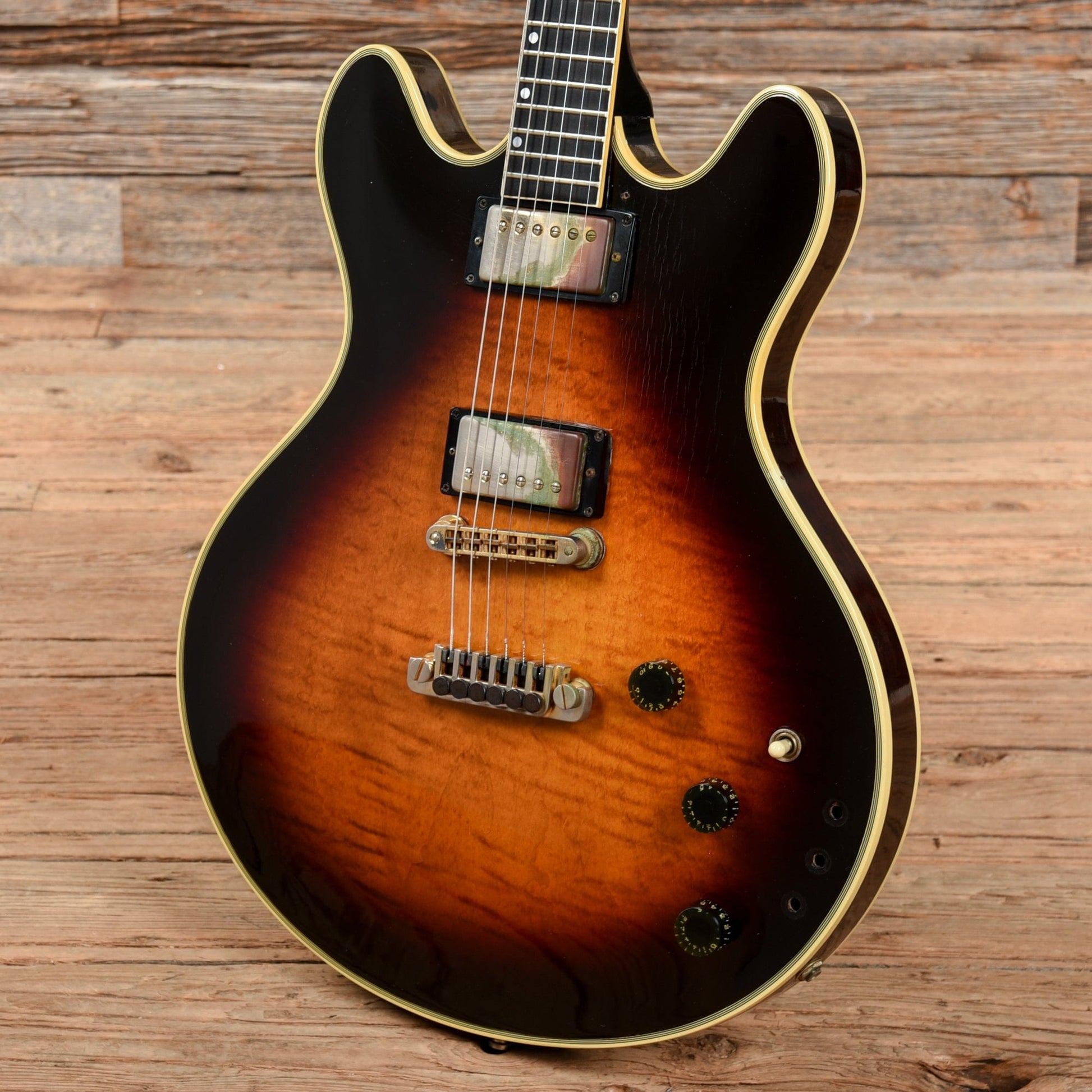 Gibson ES-Artist Sunburst 1980 Electric Guitars / Semi-Hollow