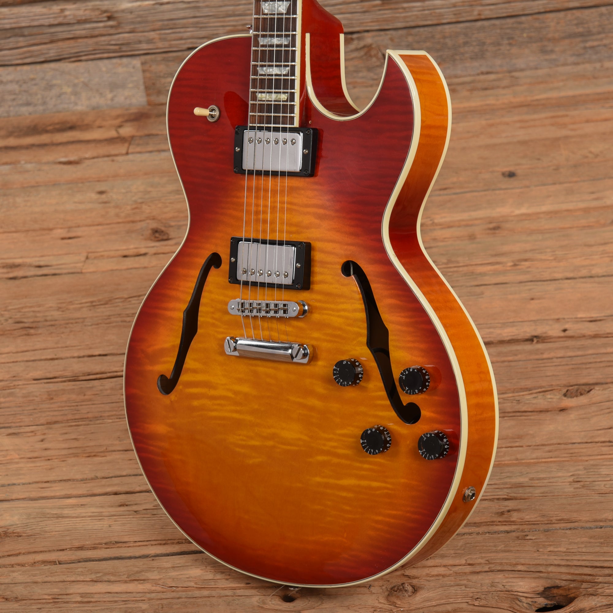 Gibson ES-137 Classic Cherry Sunburst 2002 Electric Guitars / Solid Body