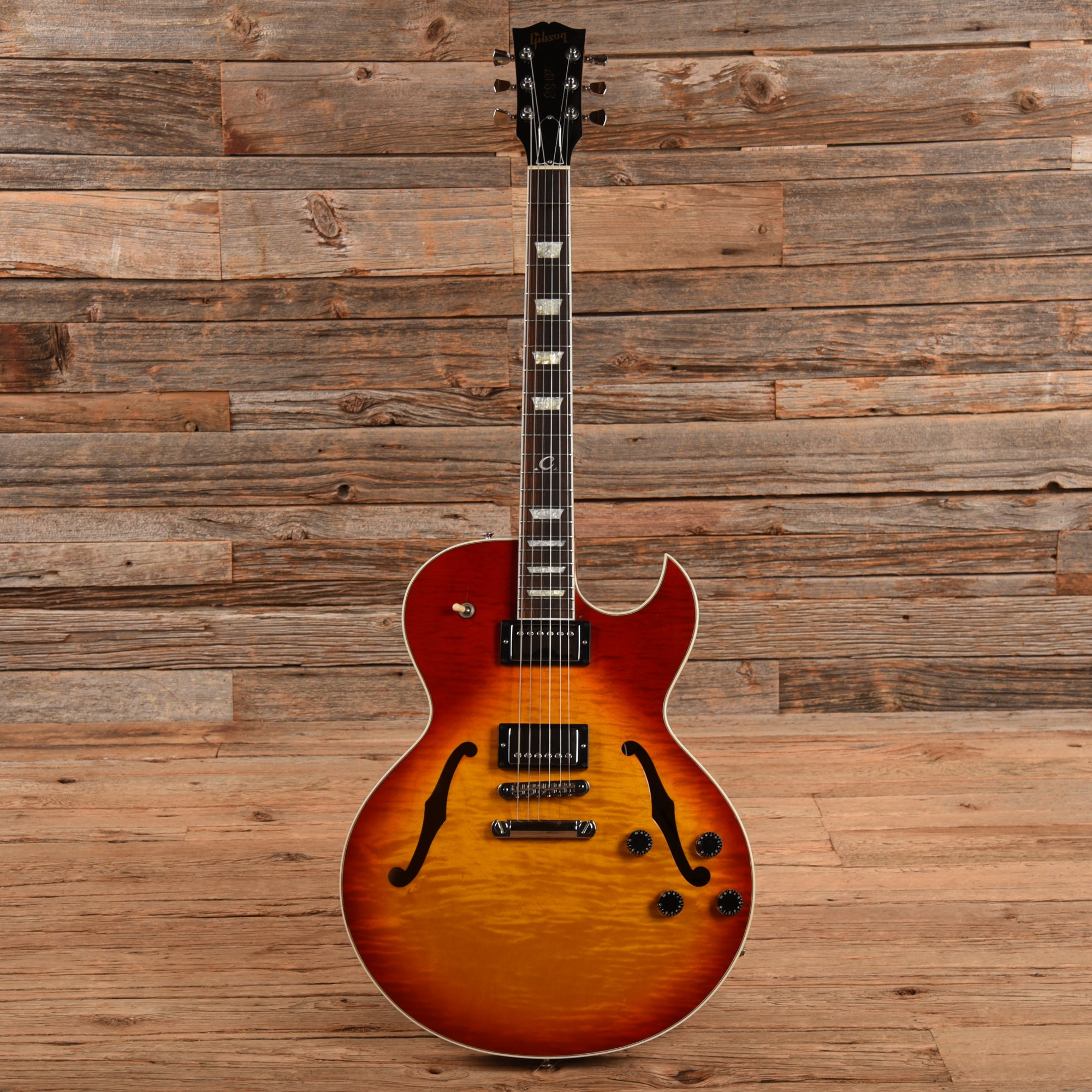 Gibson ES-137 Classic Cherry Sunburst 2002 Electric Guitars / Solid Body
