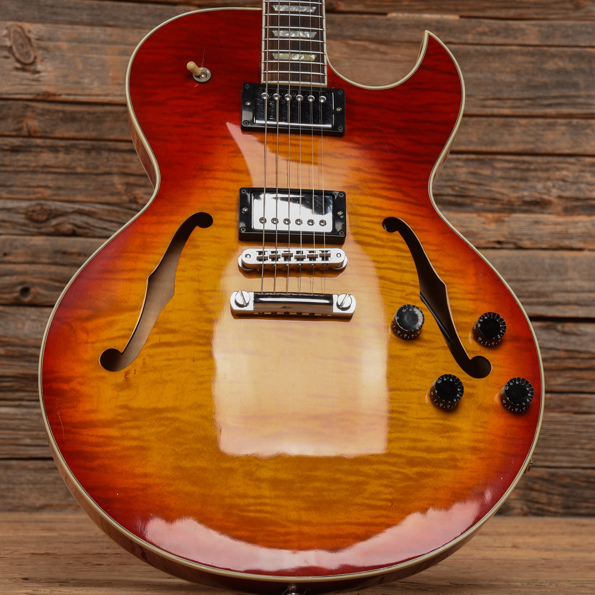 Gibson ES-137 Classic Cherry Sunburst 2002 Electric Guitars / Solid Body