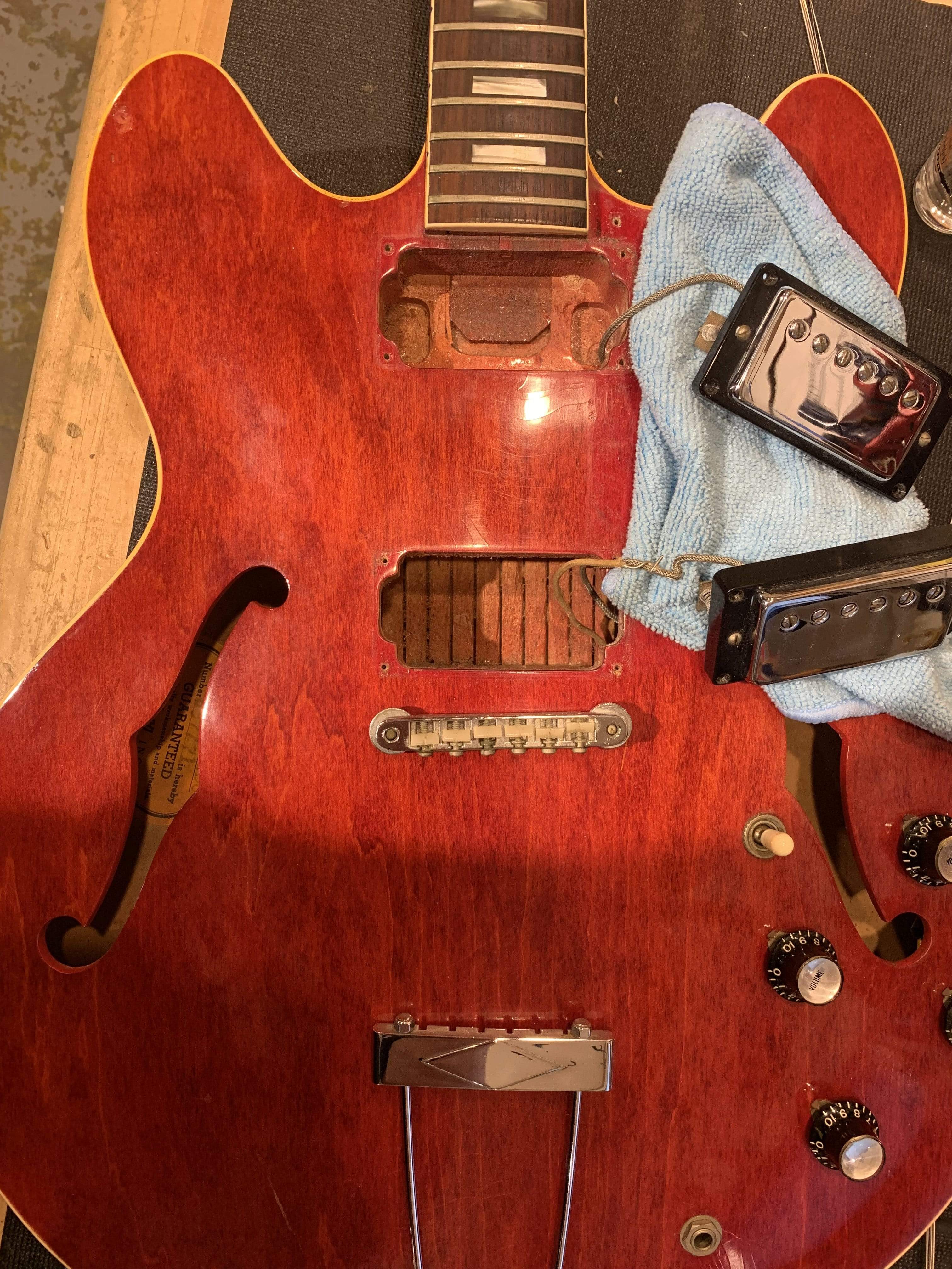 Gibson ES-335 Cherry 1966 Electric Guitars / Solid Body