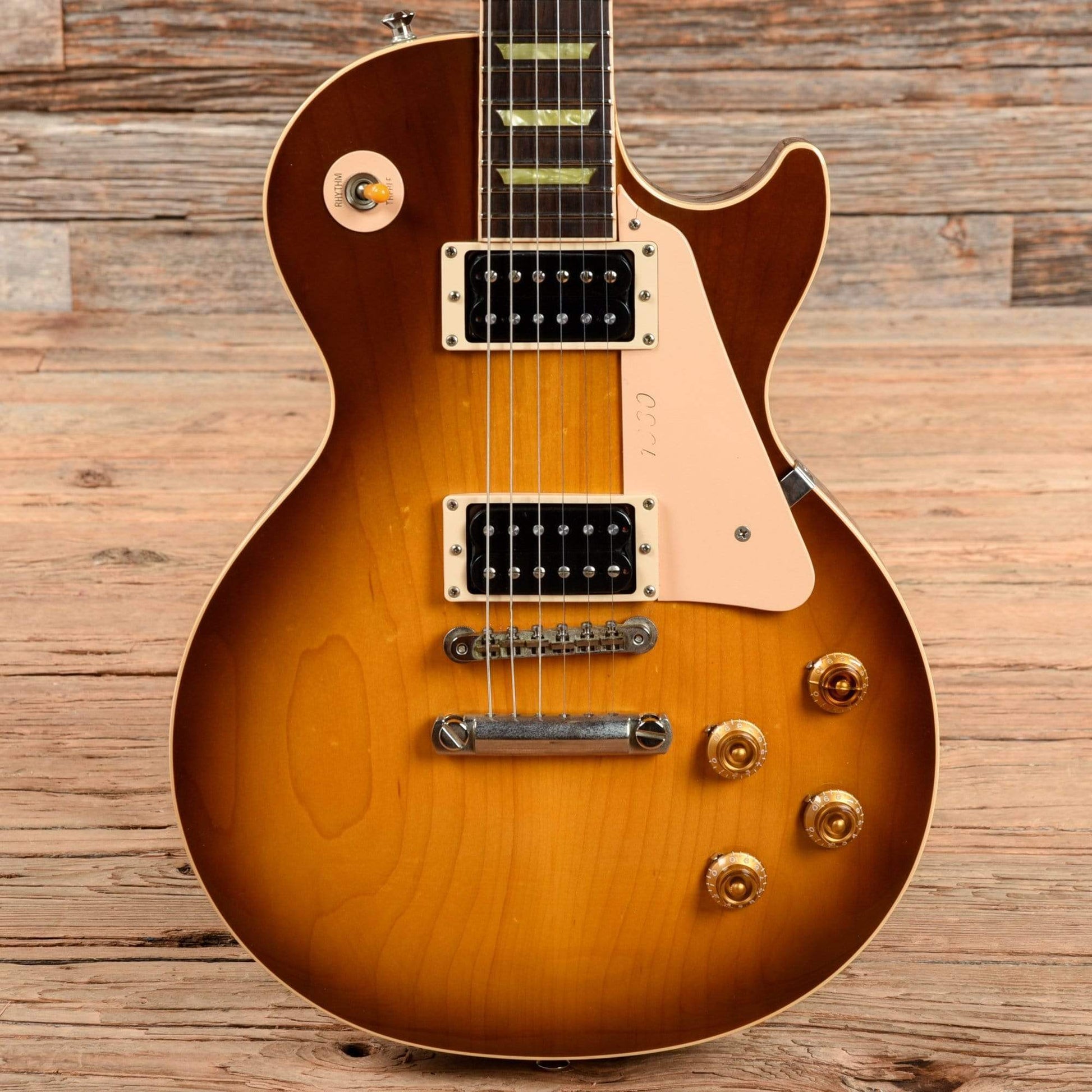 Gibson Les Paul Classic Honeyburst 2000 Electric Guitars / Solid Body