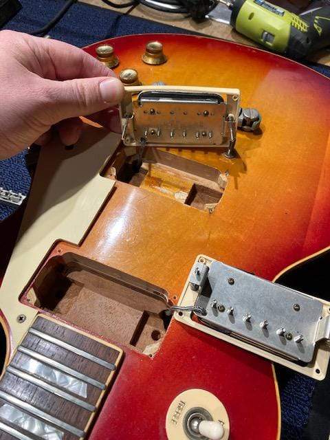 Gibson Les Paul Deluxe Cherry Sunburst 1976 Electric Guitars / Solid Body