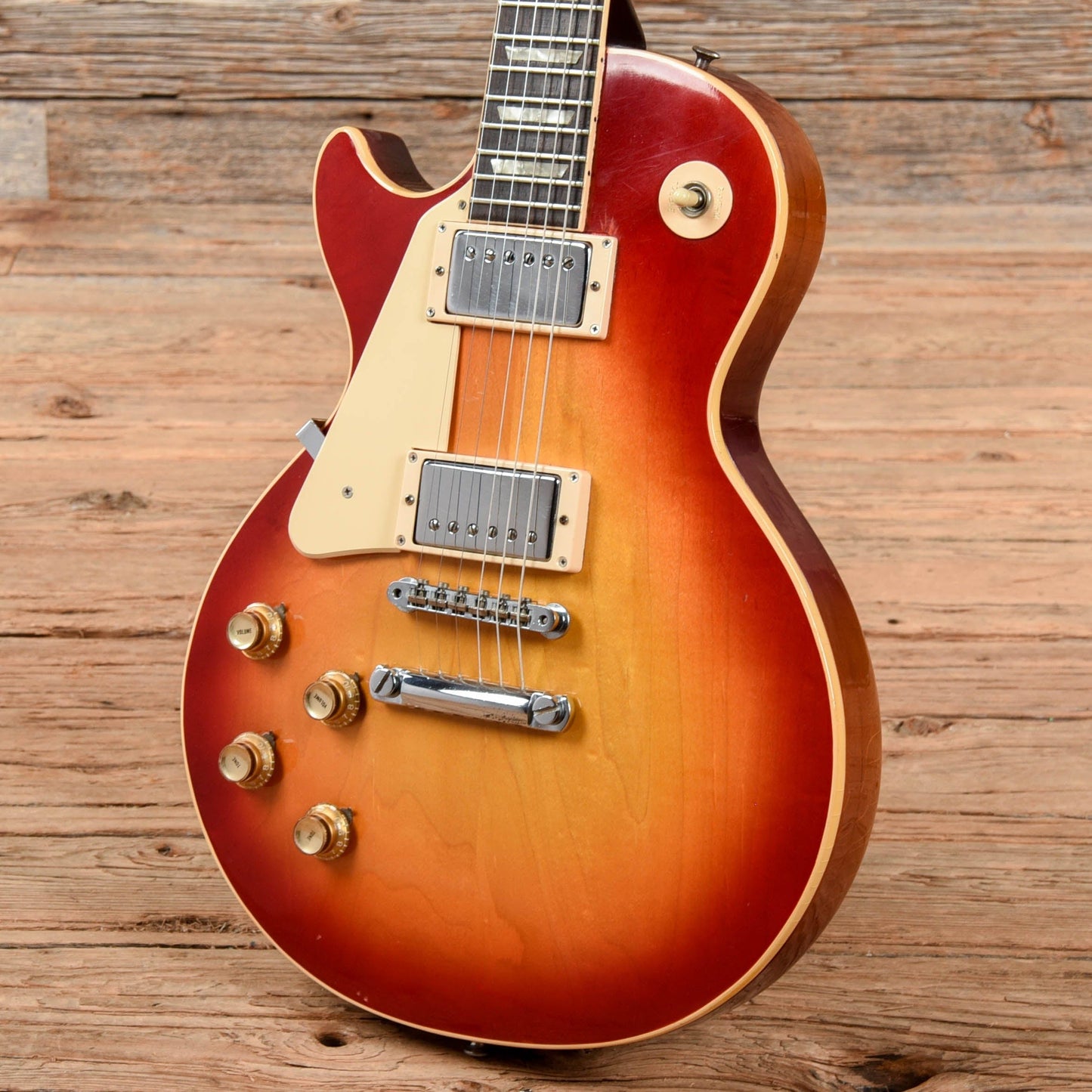 Gibson Les Paul Deluxe Sunburst 1974 Electric Guitars / Solid Body