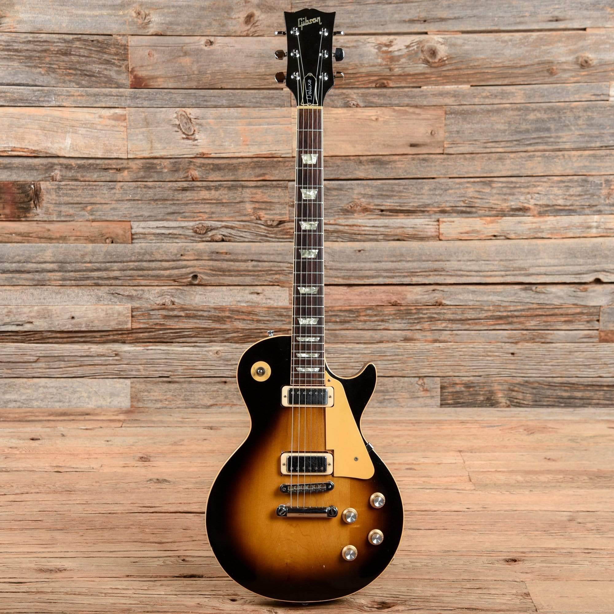 Gibson Les Paul Deluxe Sunburst 1979 Electric Guitars / Solid Body