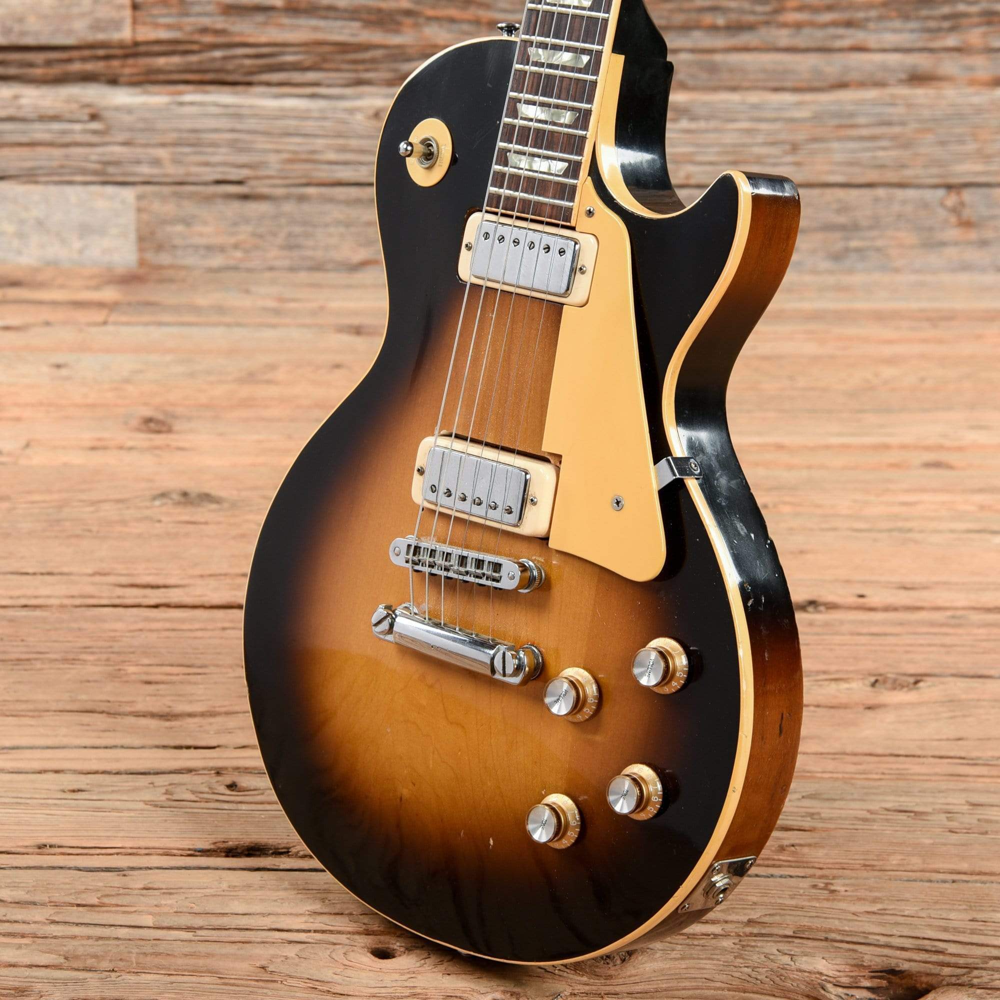 Gibson Les Paul Deluxe Sunburst 1979 Electric Guitars / Solid Body