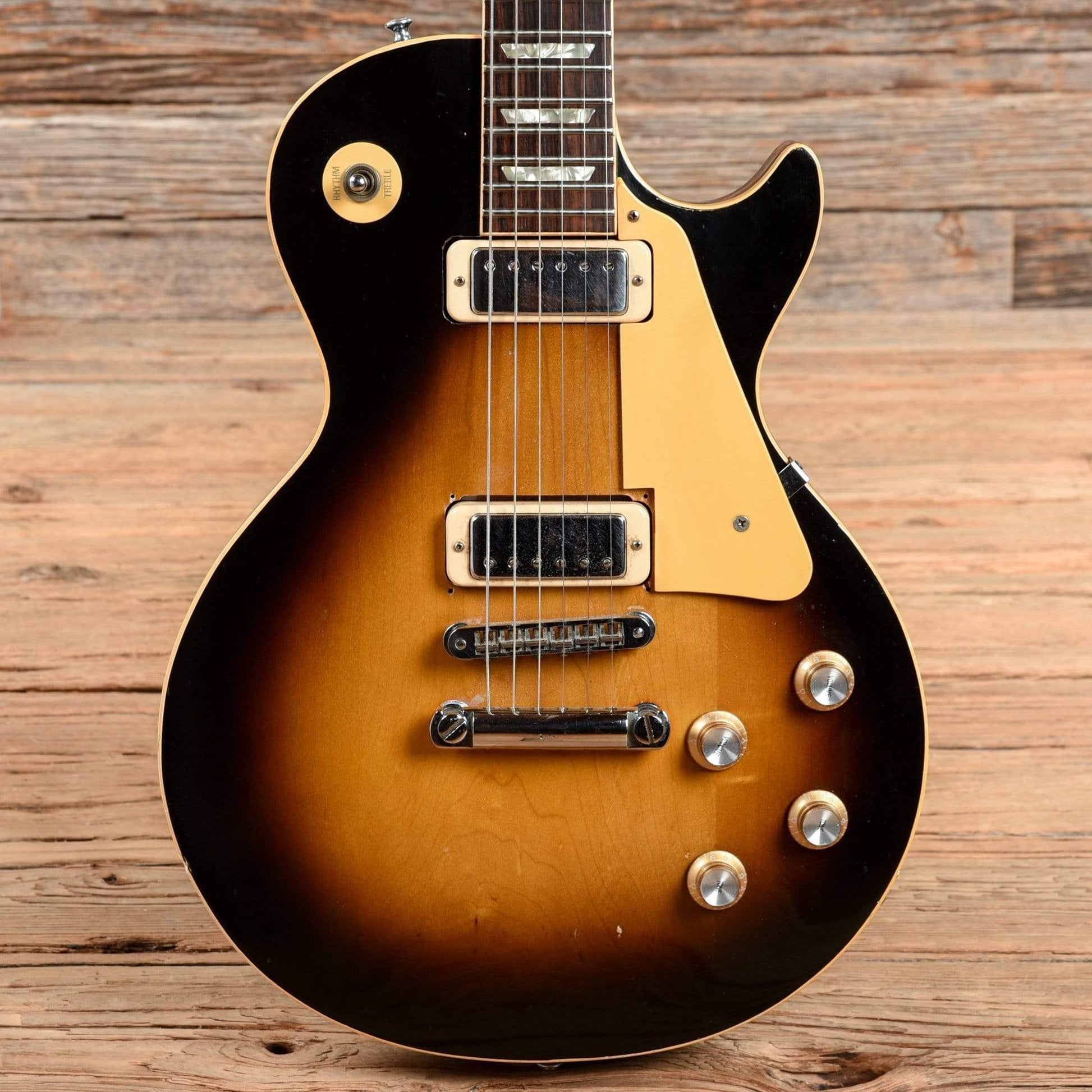 Gibson Les Paul Deluxe Sunburst 1979 Electric Guitars / Solid Body