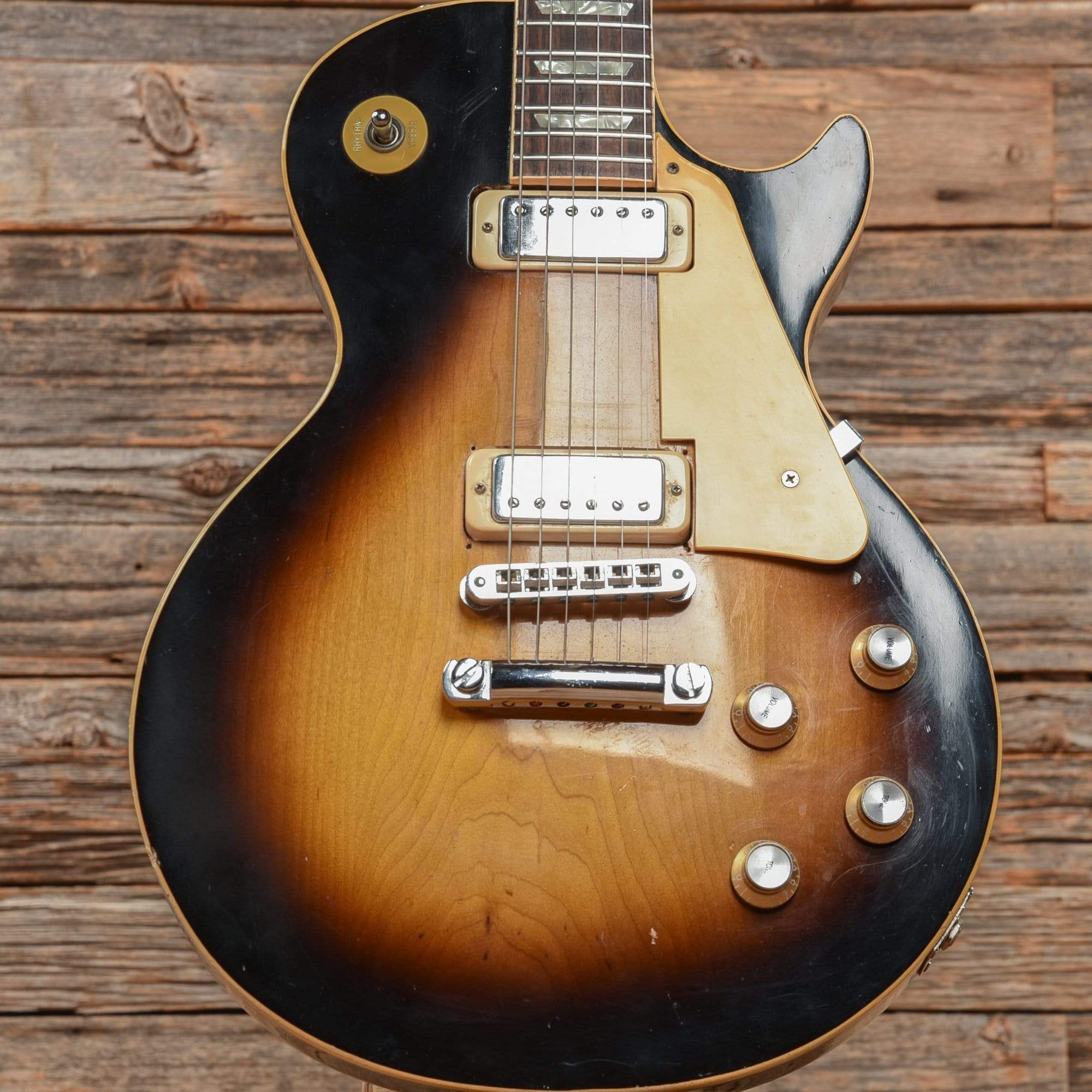 Gibson Les Paul Deluxe Sunburst 1979 Electric Guitars / Solid Body