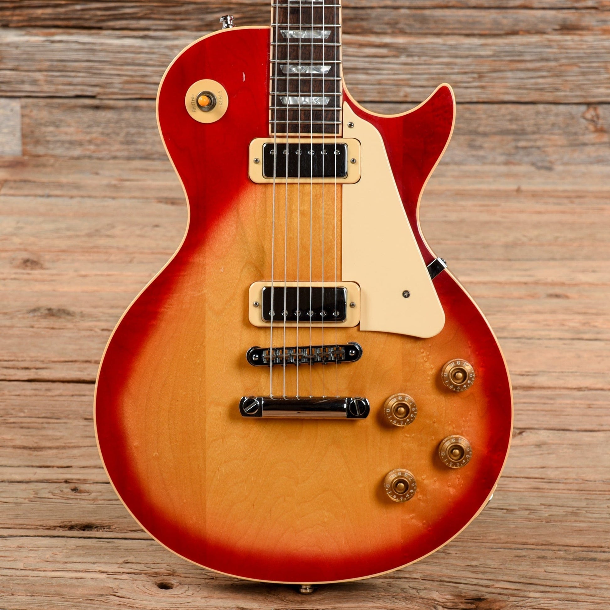 Gibson Les Paul Deluxe Sunburst 1981 Electric Guitars / Solid Body