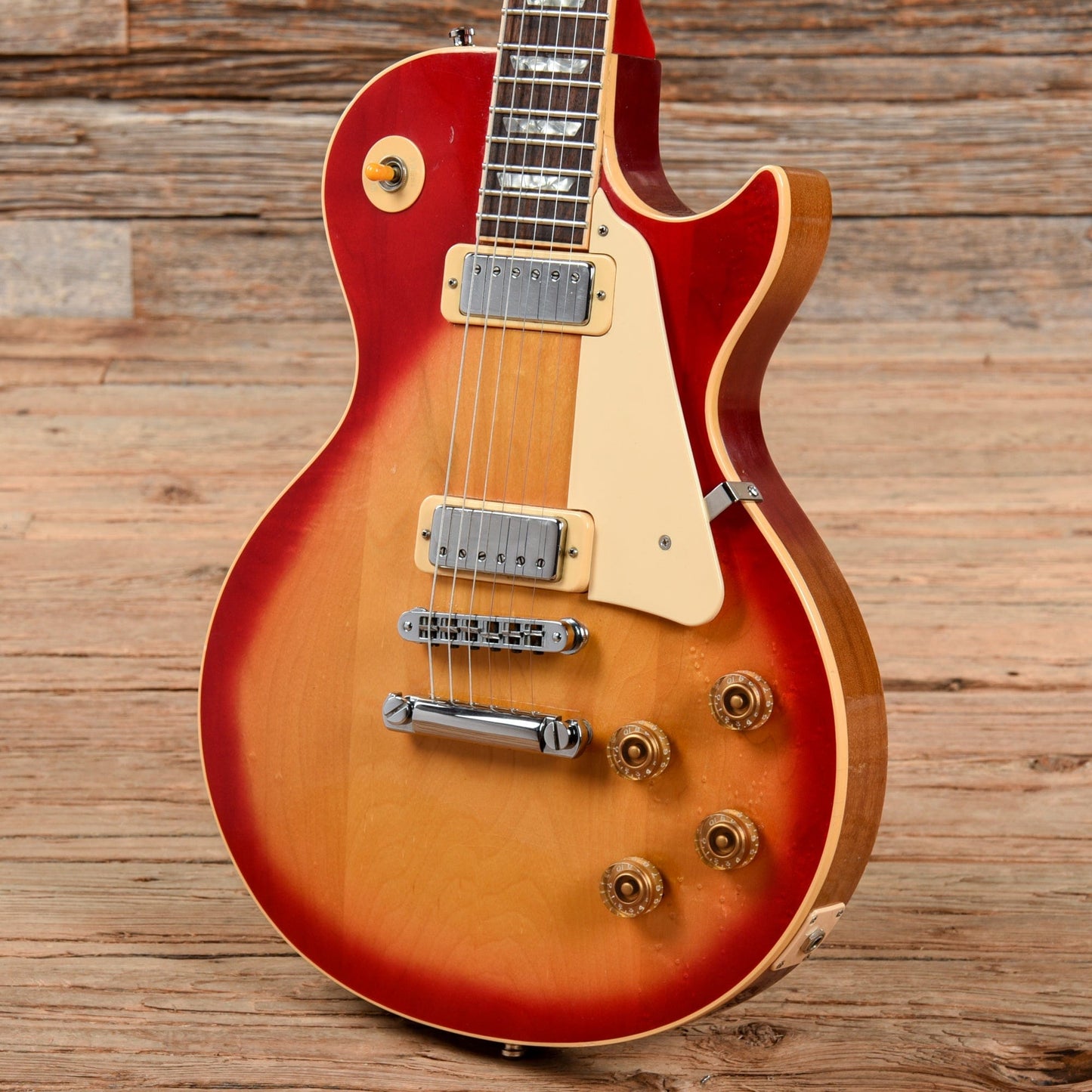 Gibson Les Paul Deluxe Sunburst 1981 Electric Guitars / Solid Body