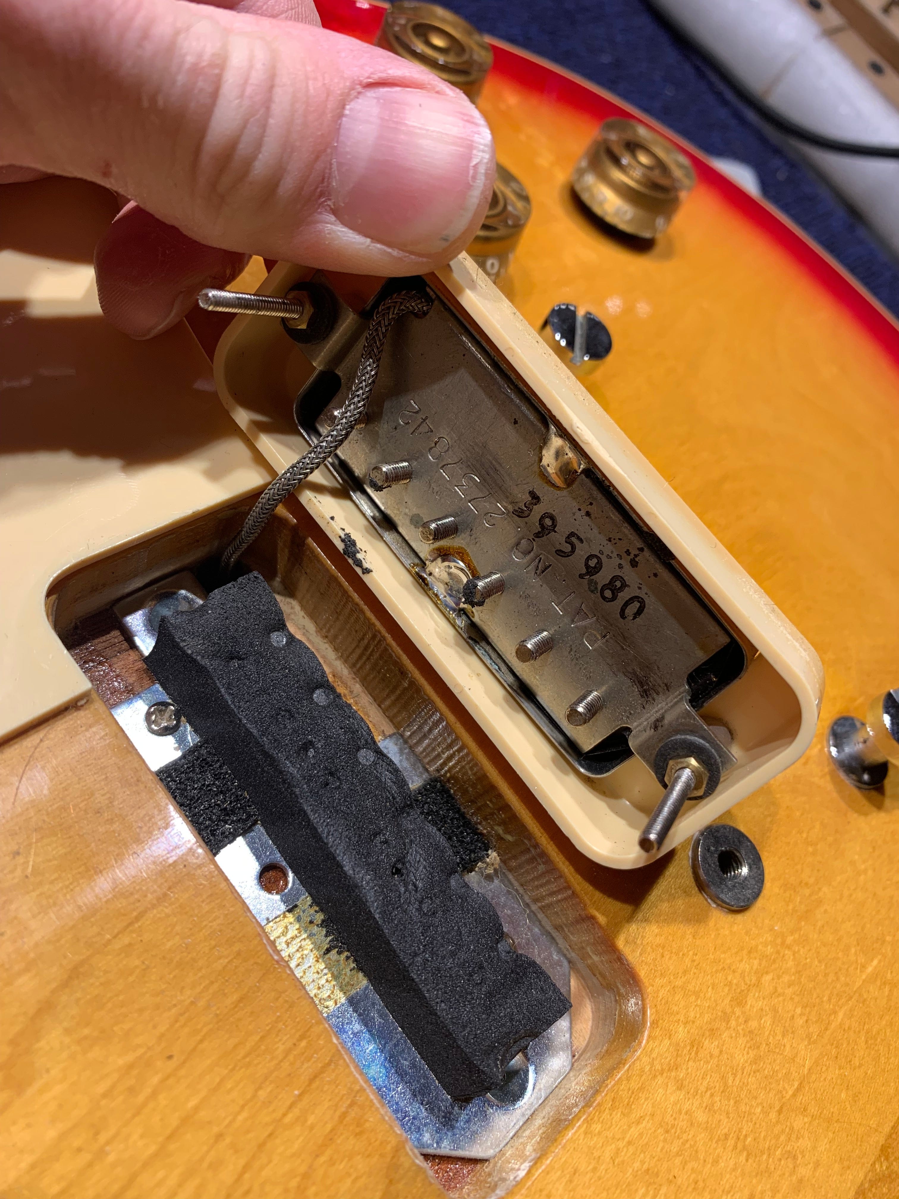 Gibson Les Paul Deluxe Sunburst 1981 Electric Guitars / Solid Body