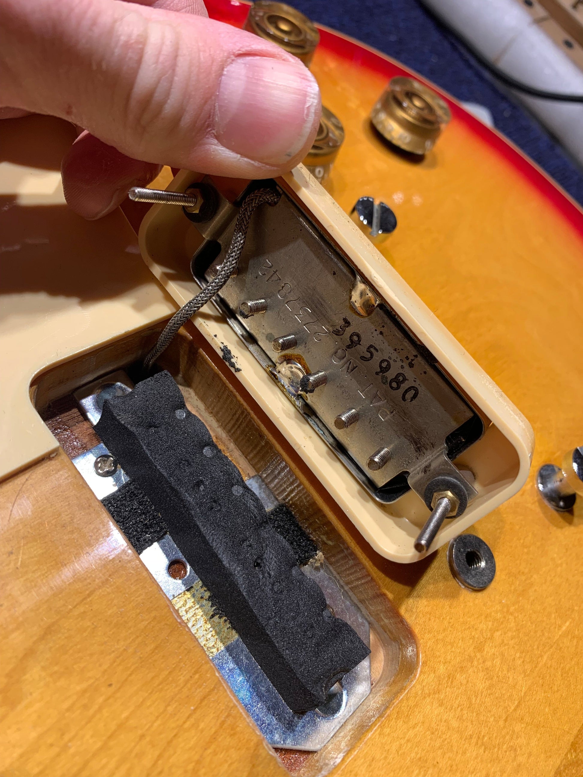 Gibson Les Paul Deluxe Sunburst 1981 Electric Guitars / Solid Body