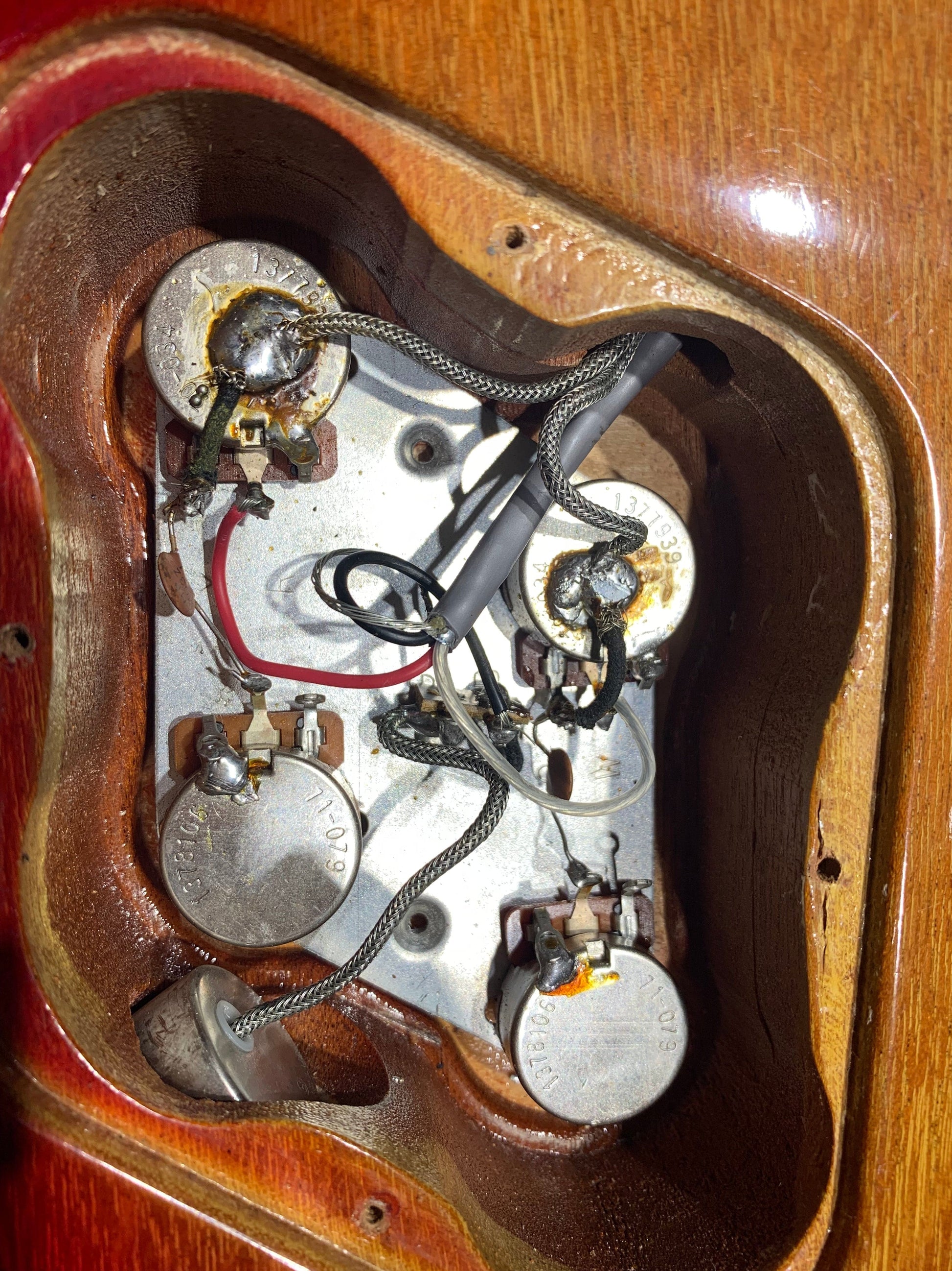 Gibson Les Paul Deluxe Sunburst 1981 Electric Guitars / Solid Body