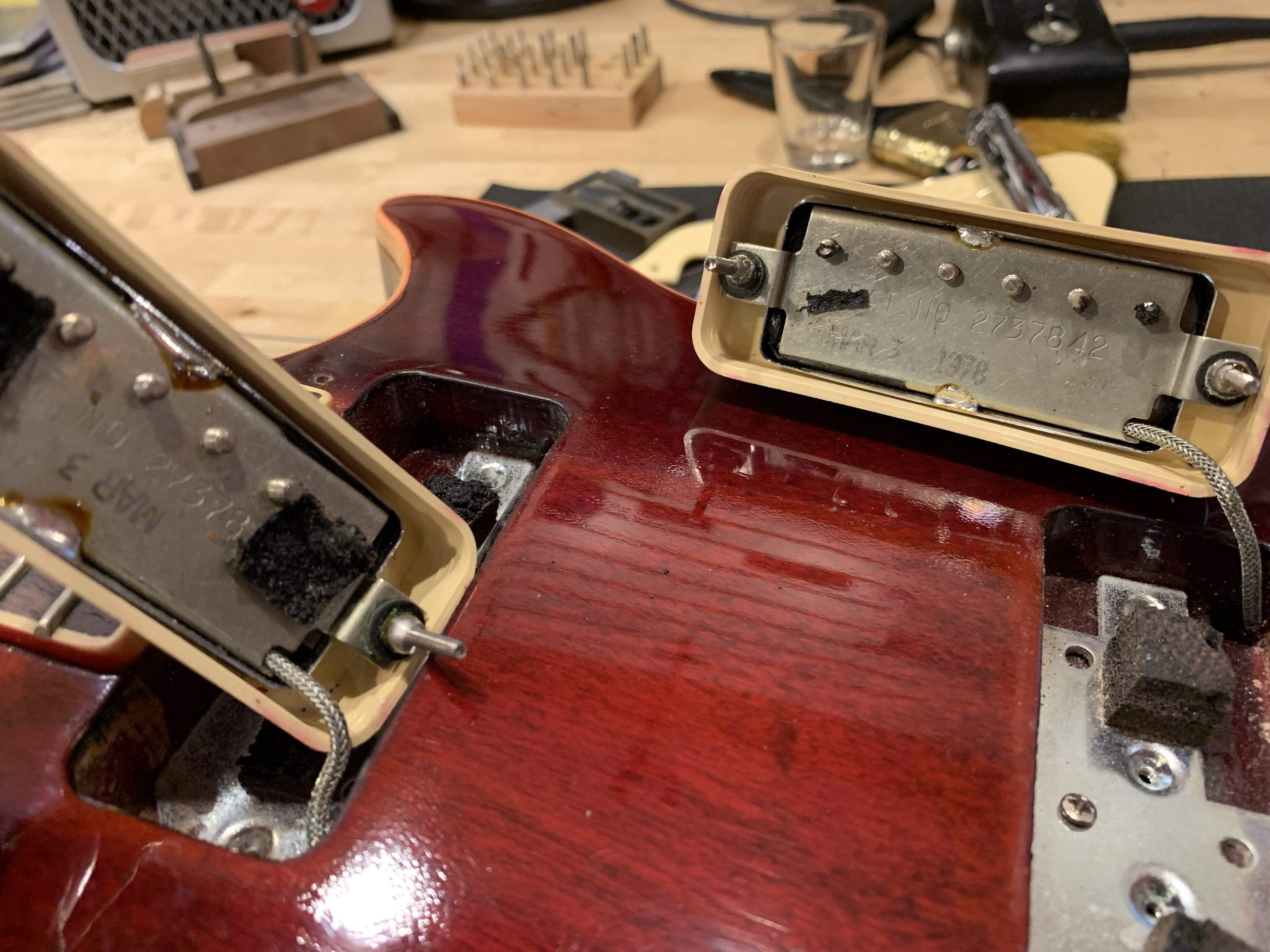 Gibson Les Paul Deluxe Wine Red 1978 Electric Guitars / Solid Body