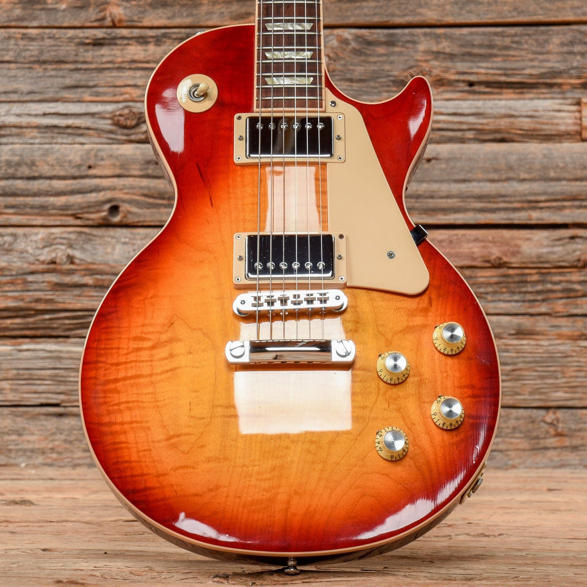 Gibson Les Paul Standard Cherry Sunburst 2011 Electric Guitars / Solid Body