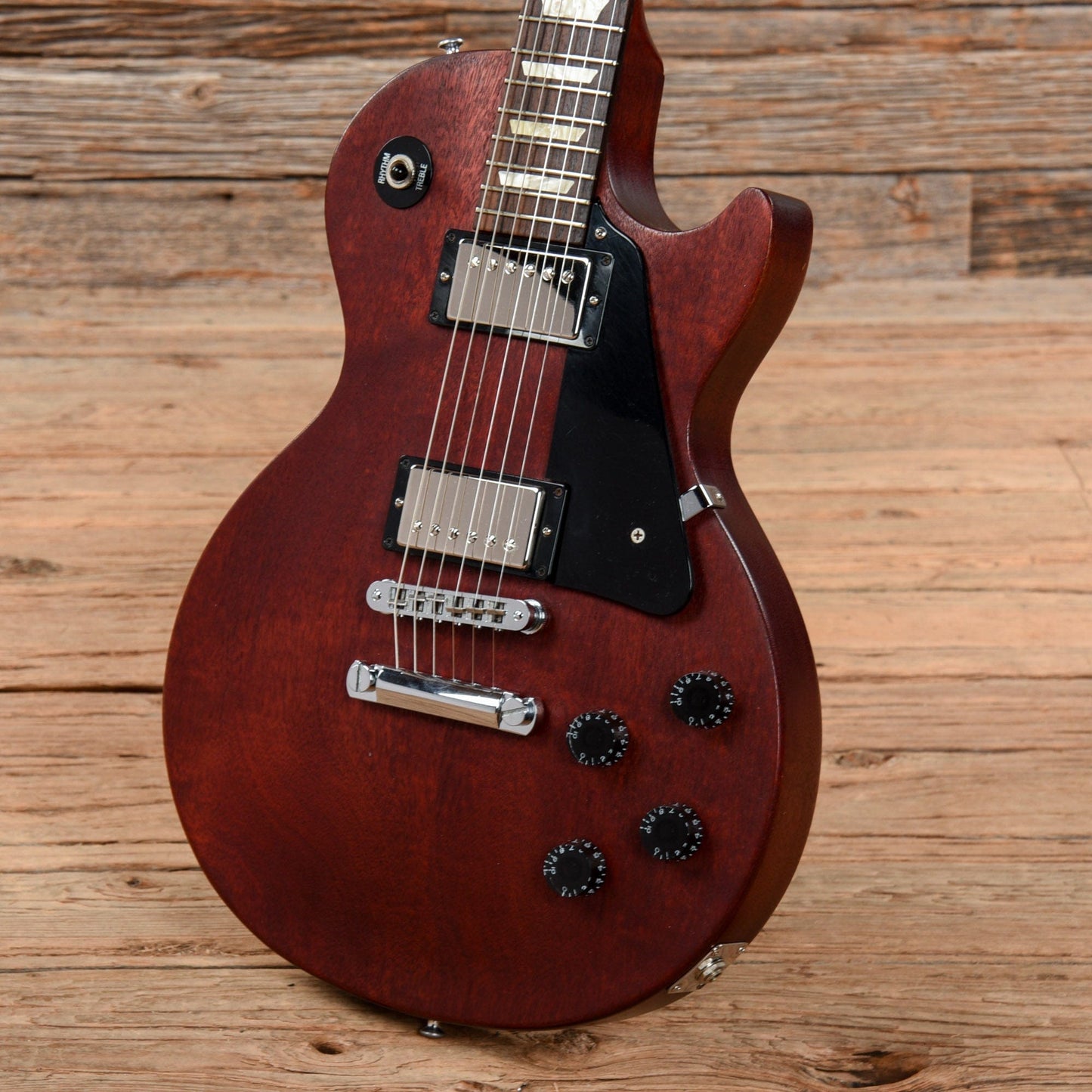 Gibson Les Paul Studio Worn Cherry 2008 Electric Guitars / Solid Body