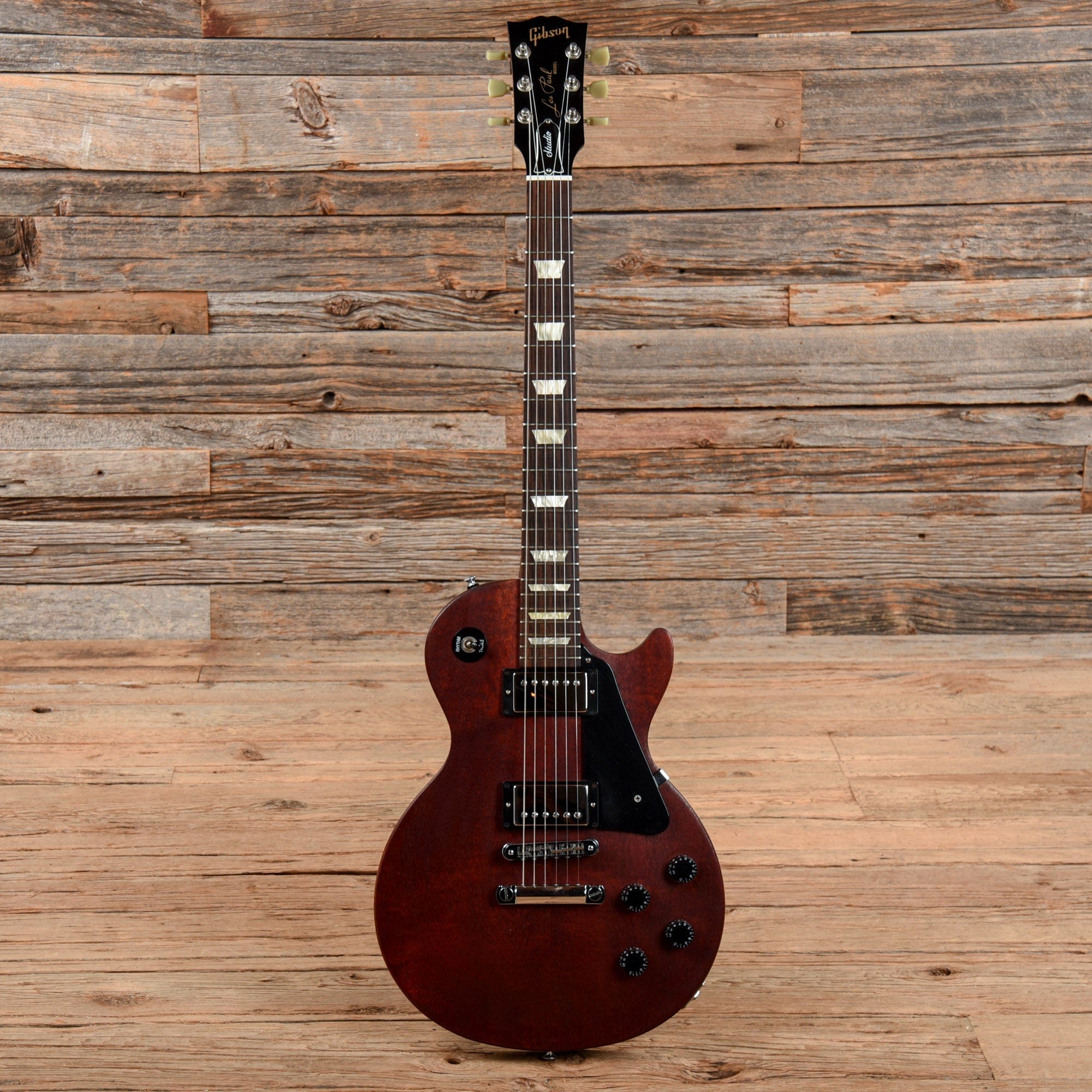 Gibson Les Paul Studio Worn Cherry 2008 Electric Guitars / Solid Body