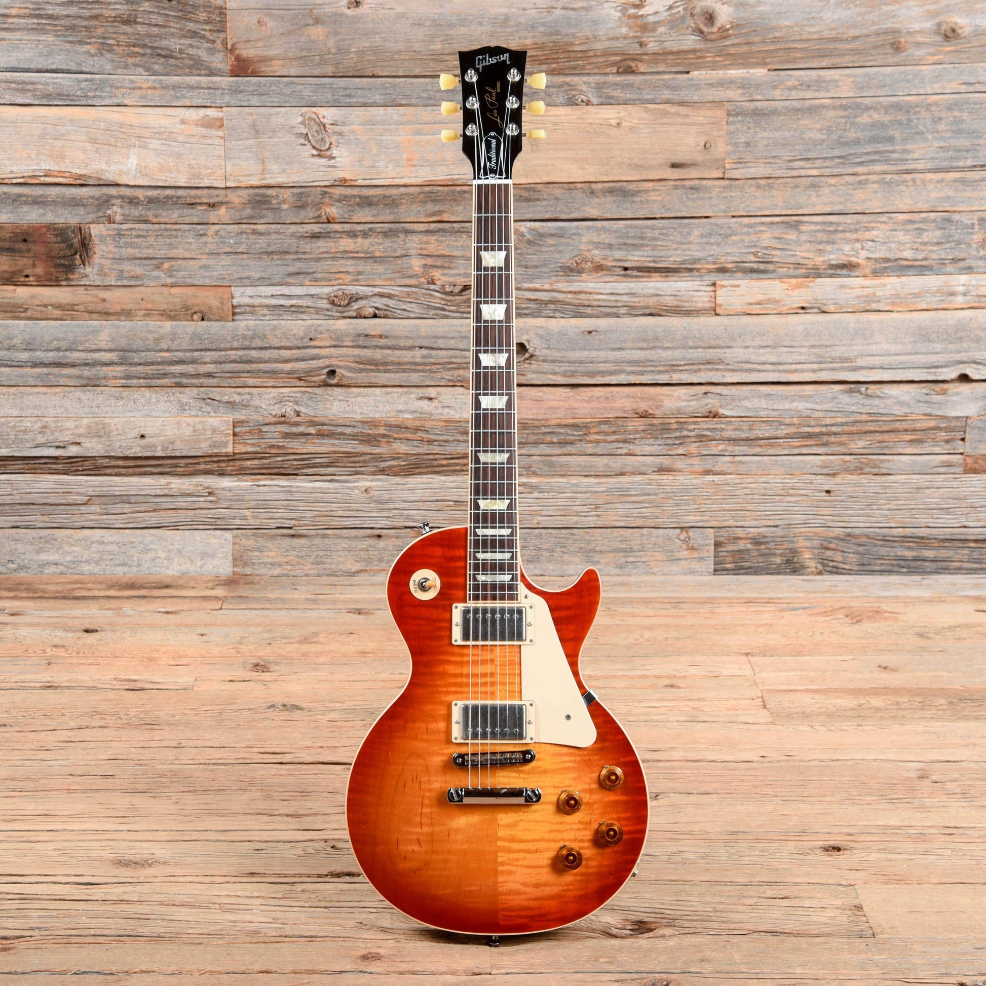 Gibson Les Paul Traditional Cherry Sunburst 2011 Electric Guitars / Solid Body