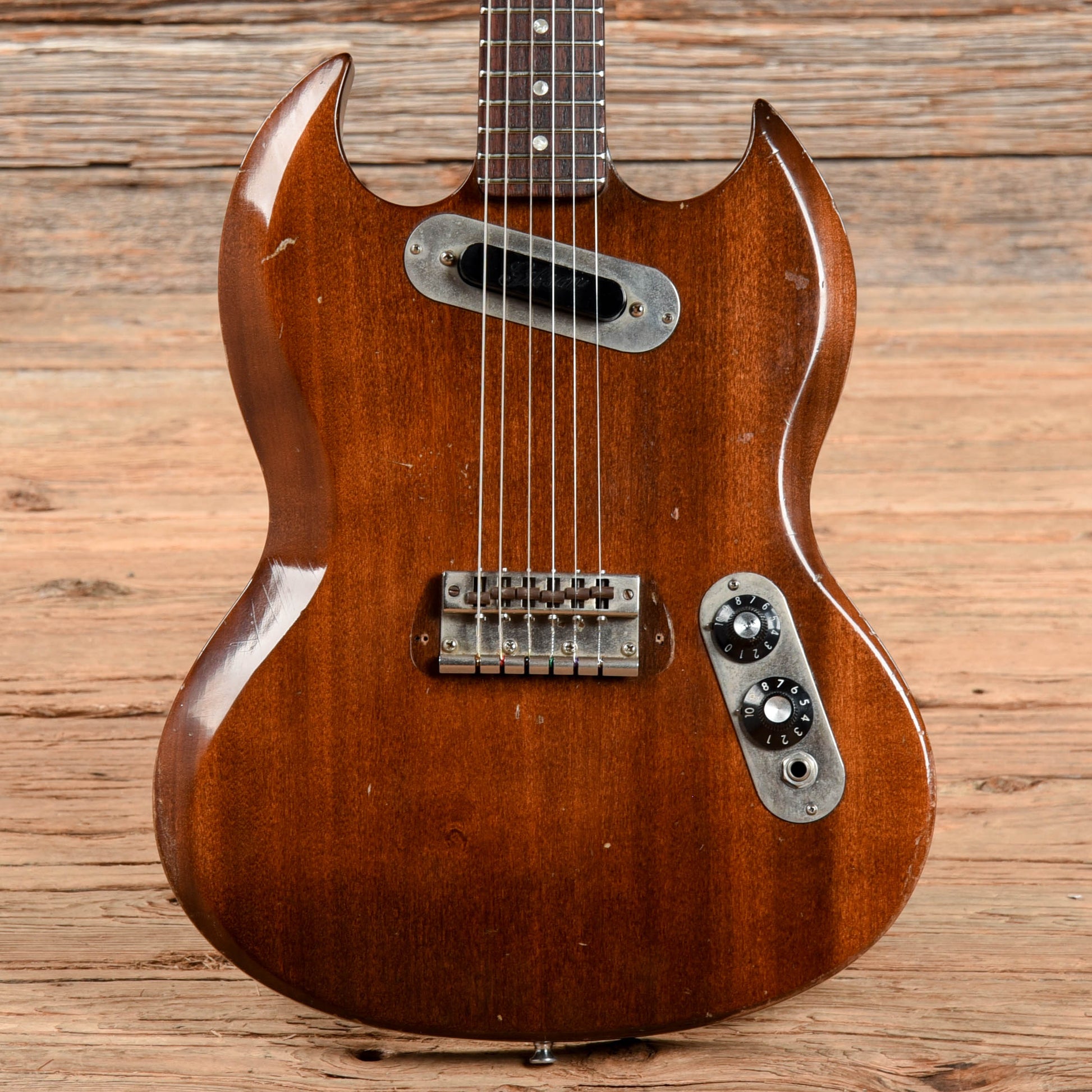 Gibson SG-100 Walnut 1972 Electric Guitars / Solid Body