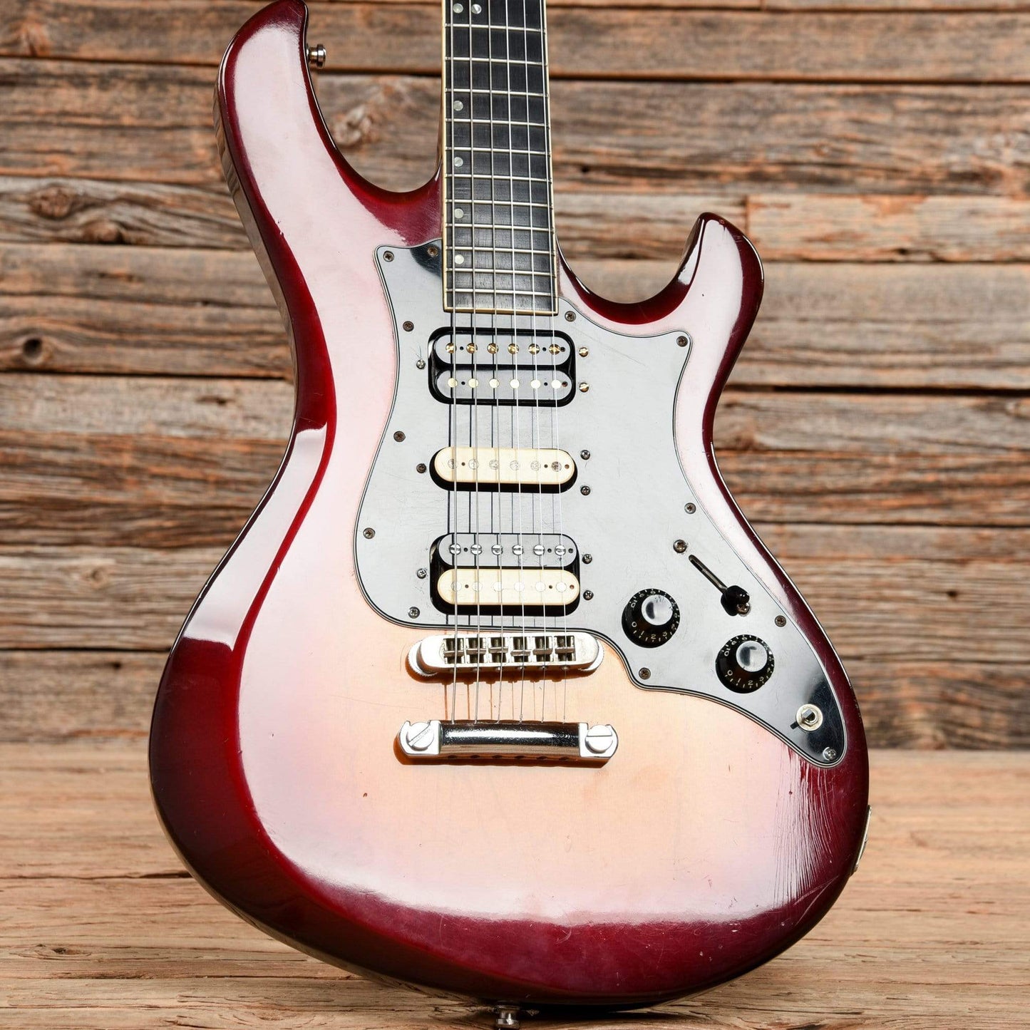 Gibson Victory Sunburst 1982 Electric Guitars / Solid Body