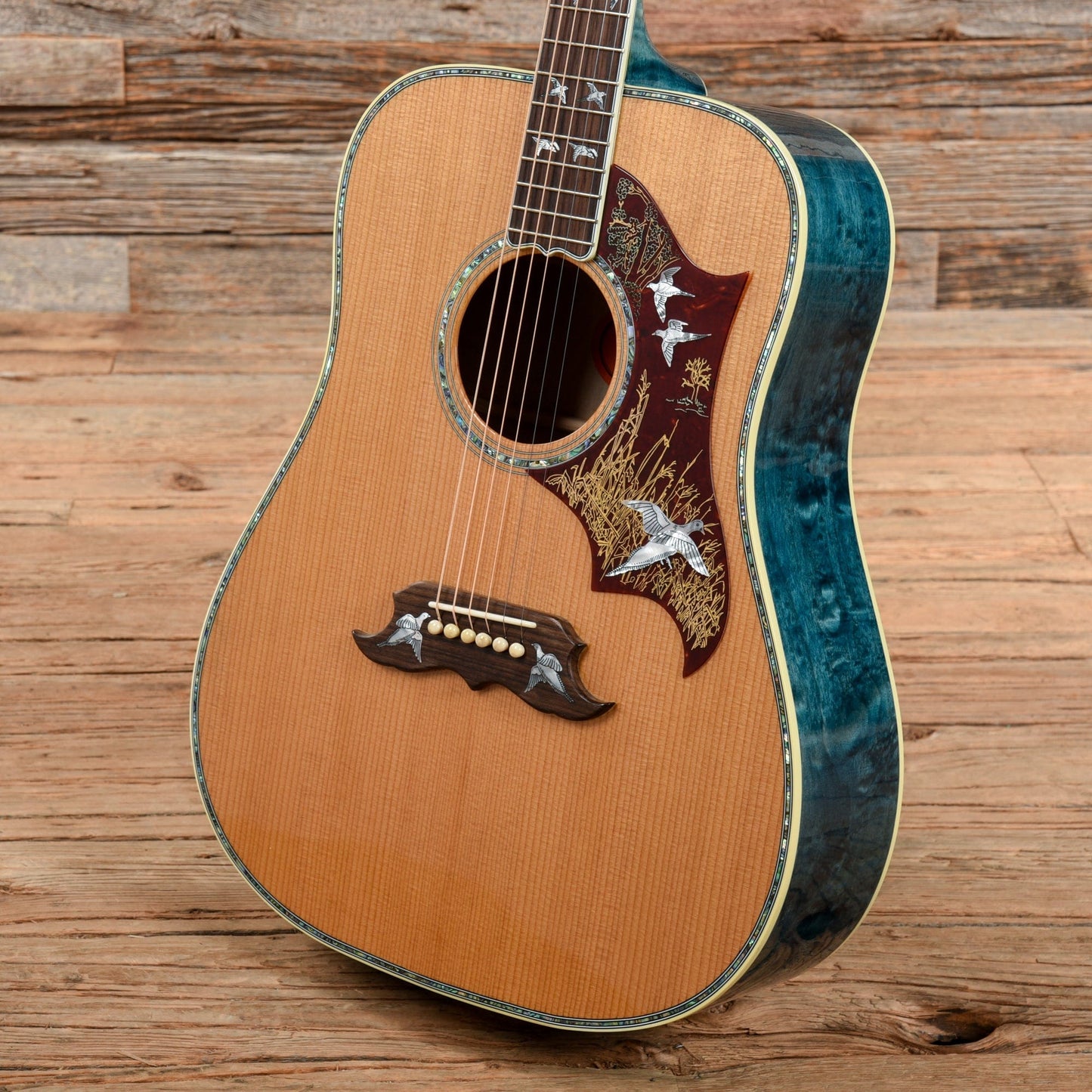 Gibson Doves in Flight Blue 2019