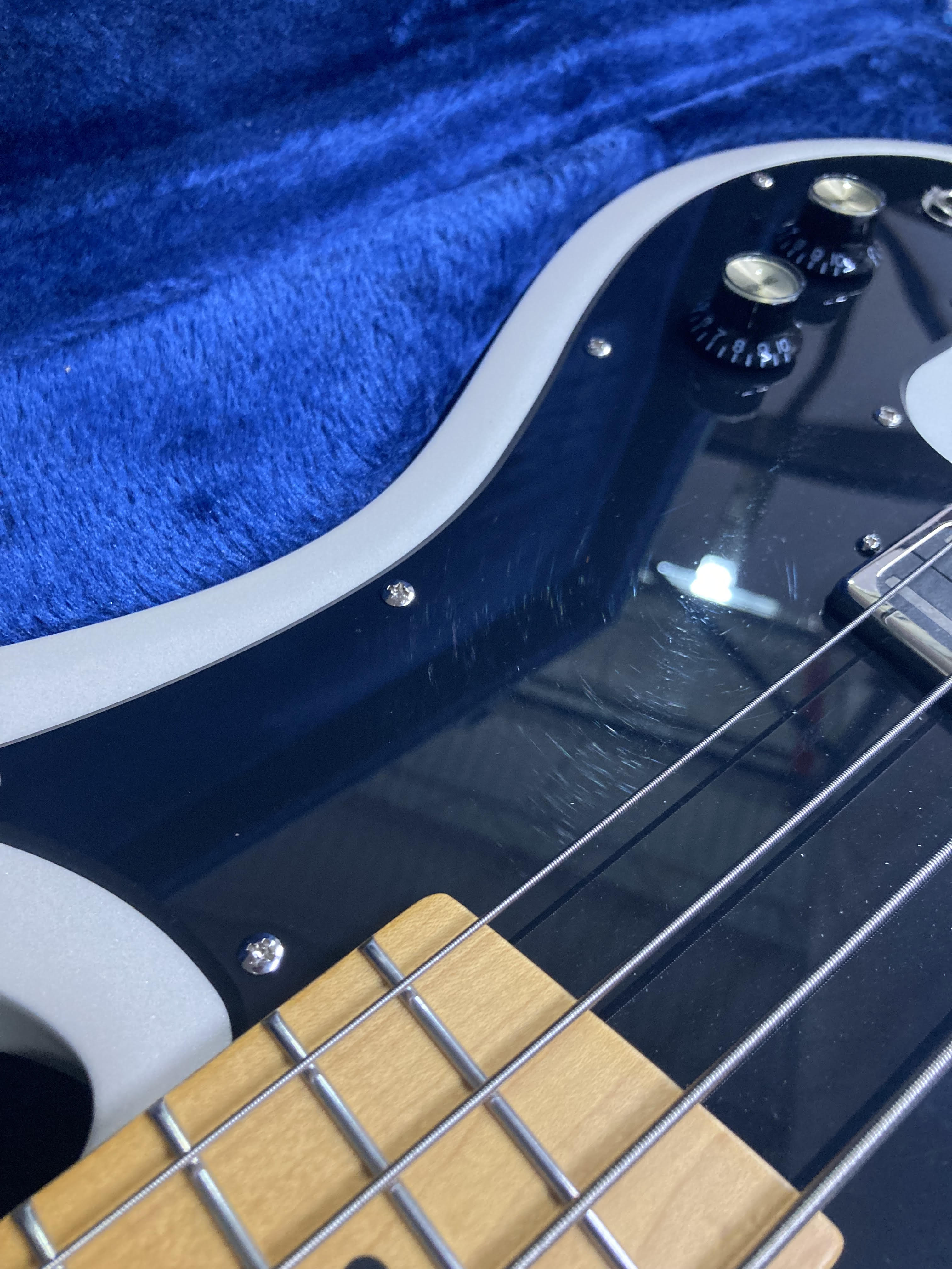 GCI Deconstructivist Bass Gloss Pearl White Bass Guitars / 4-String