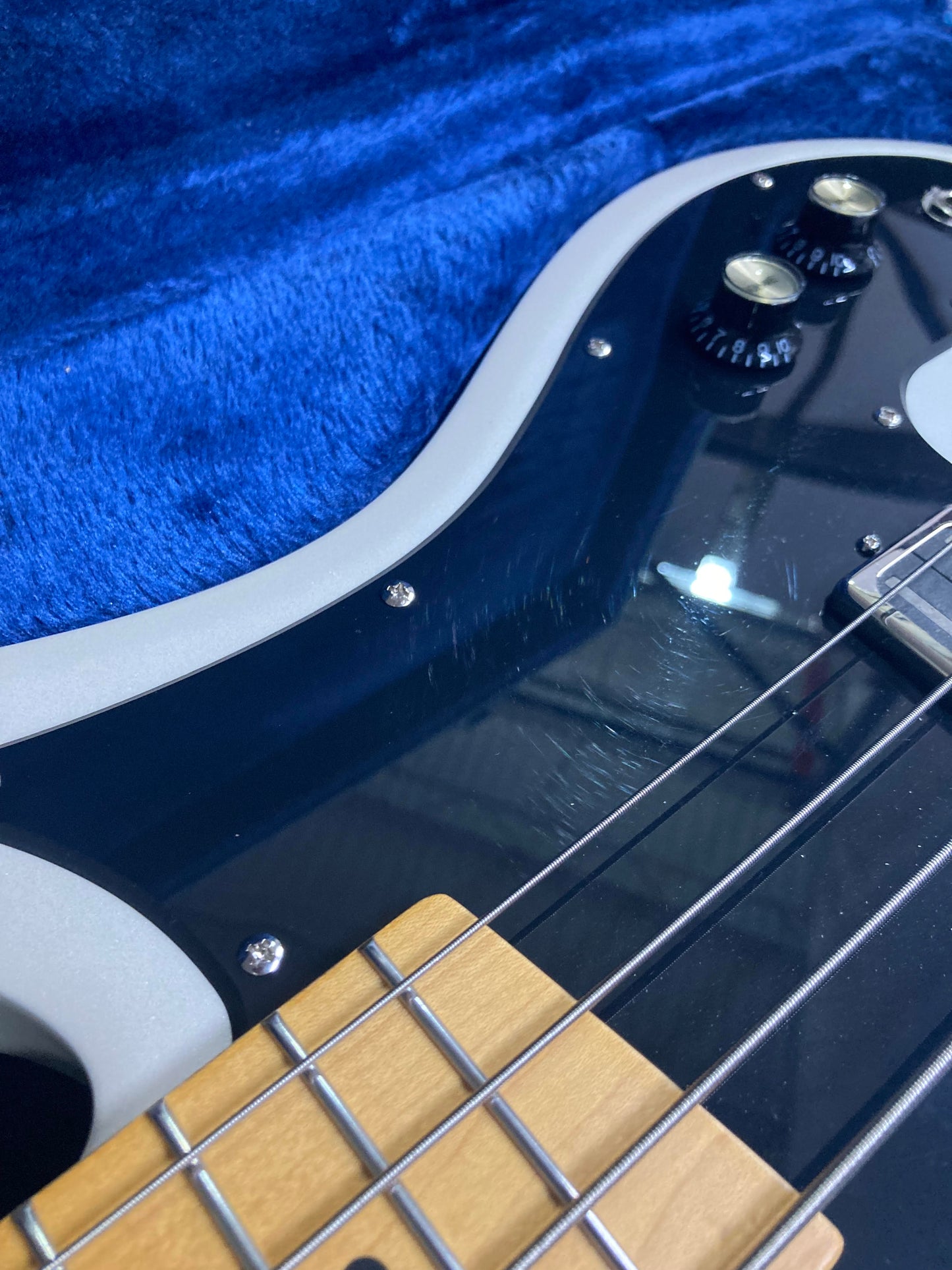 GCI Deconstructivist Bass Gloss Pearl White Bass Guitars / 4-String