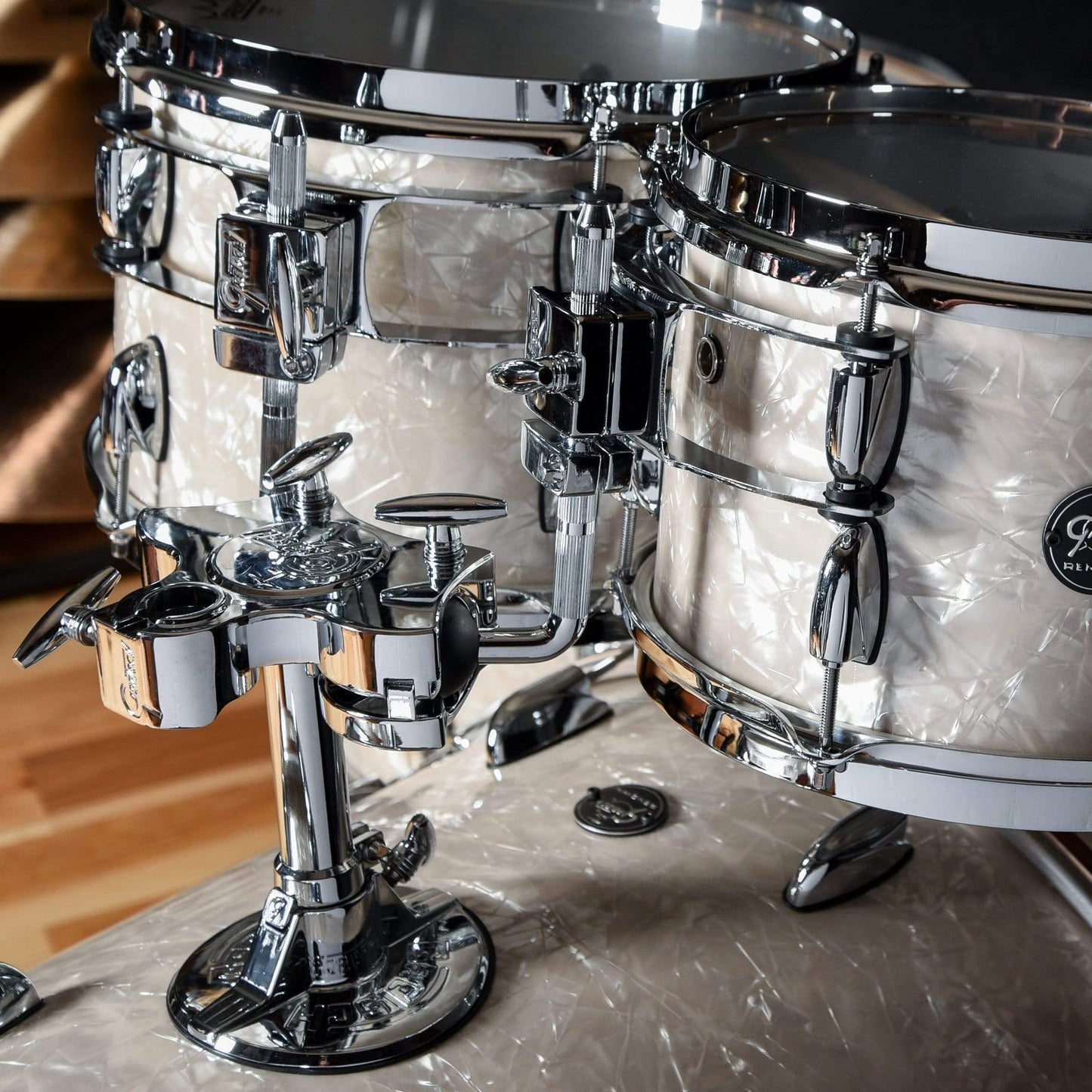 Gretsch Renown 10/12/16/22 4pc. Drum Kit Vintage Pearl Drums and Percussion / Acoustic Drums / Full Acoustic Kits