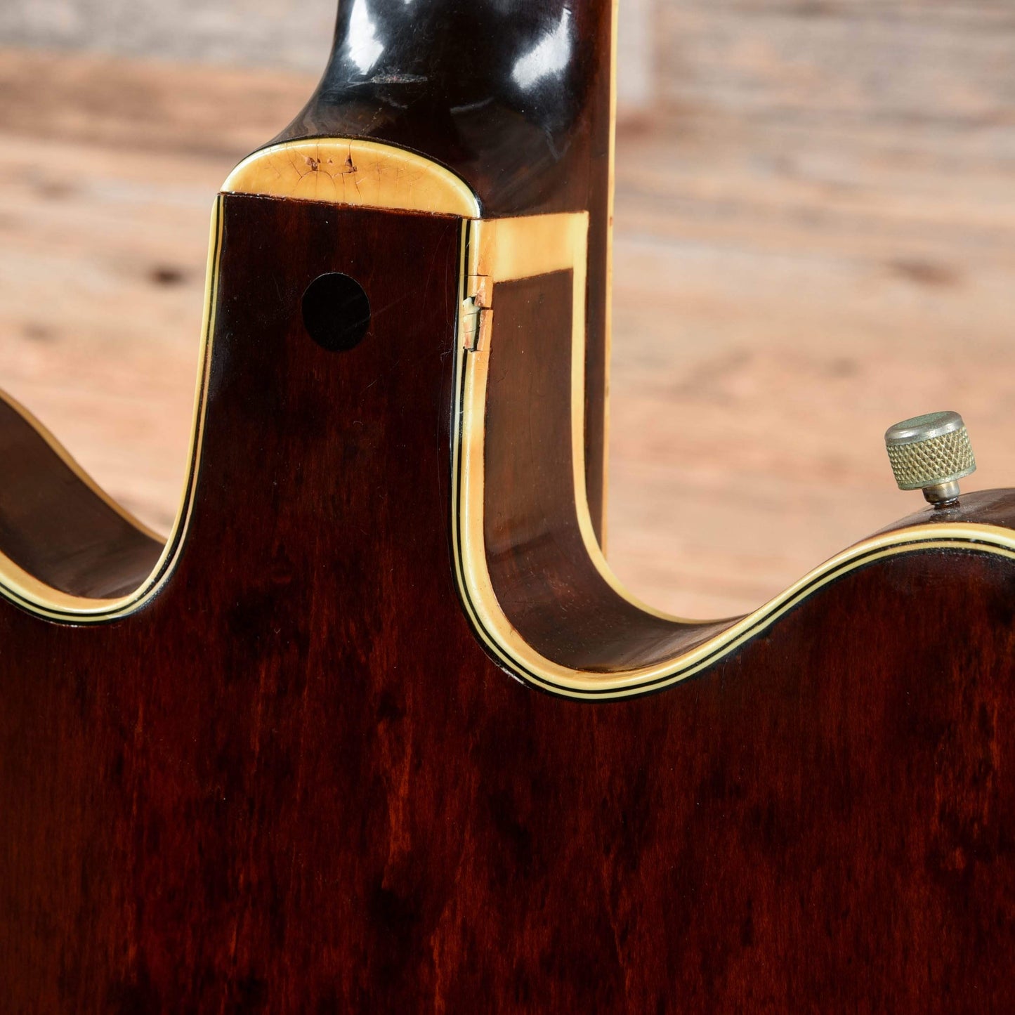 Gretsch 6122 Chet Atkins Country Gentleman Walnut 1966 Electric Guitars / Hollow Body