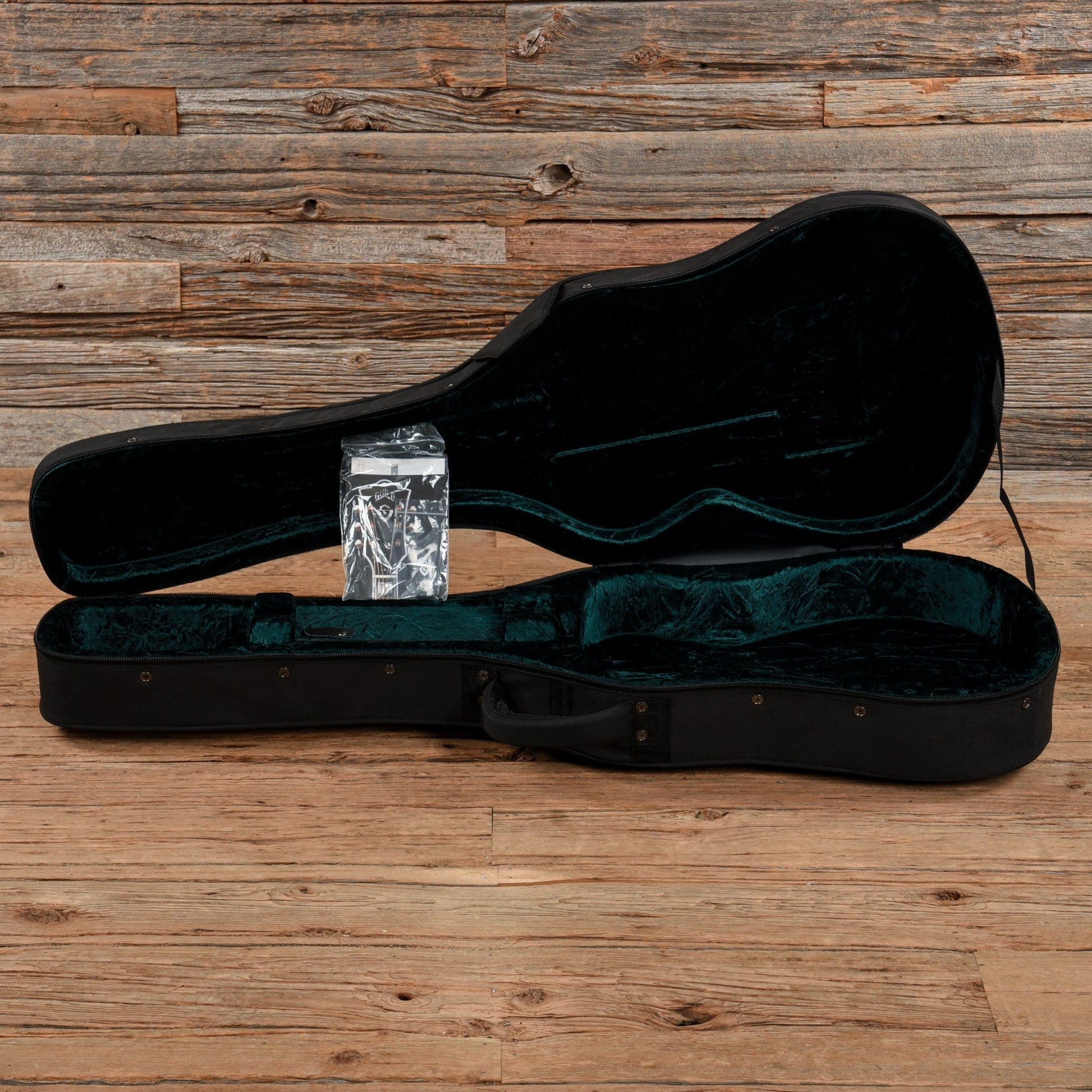 Guild M-120E Natural Acoustic Guitars / Concert