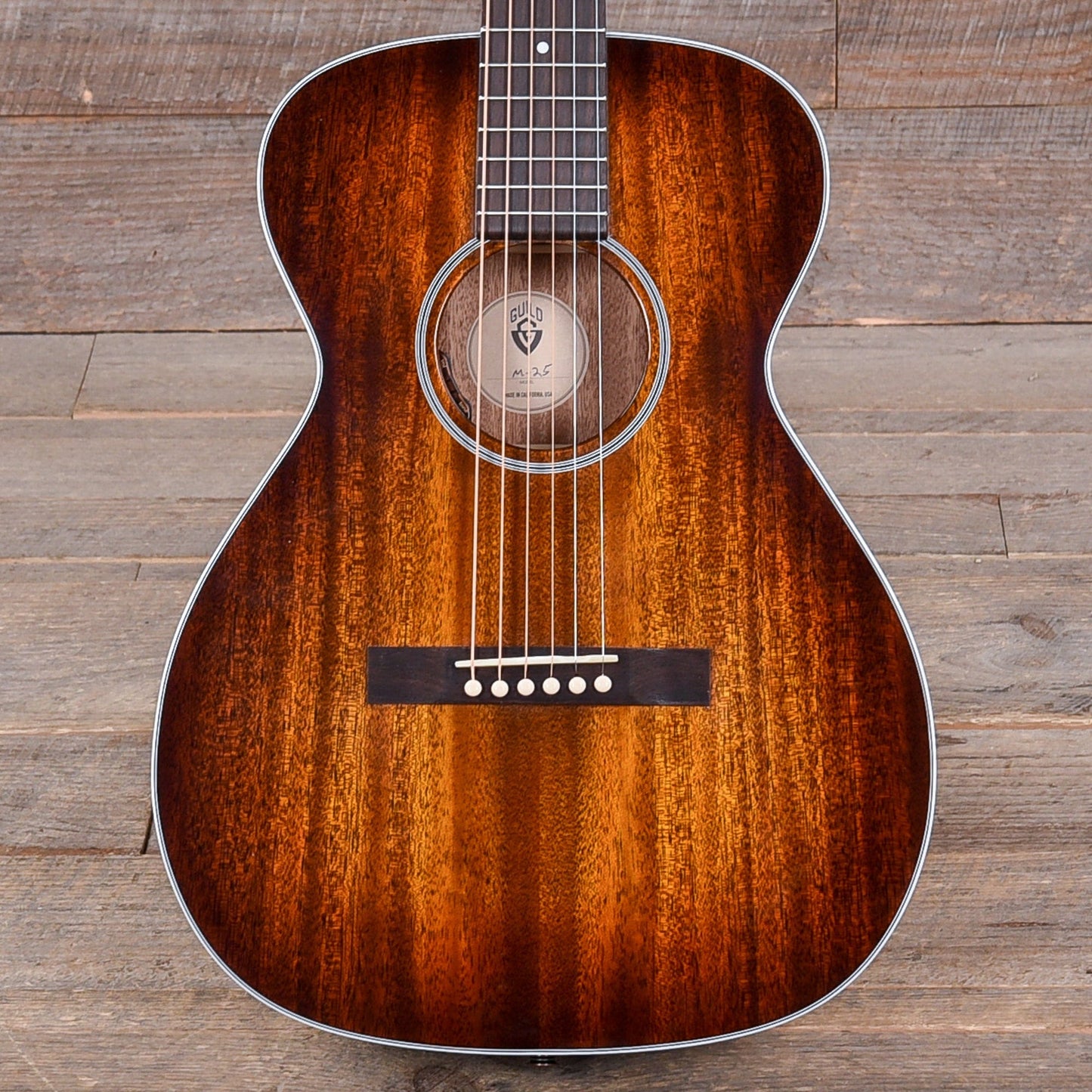 Guild M25E CAB Natural Acoustic Guitars / Concert