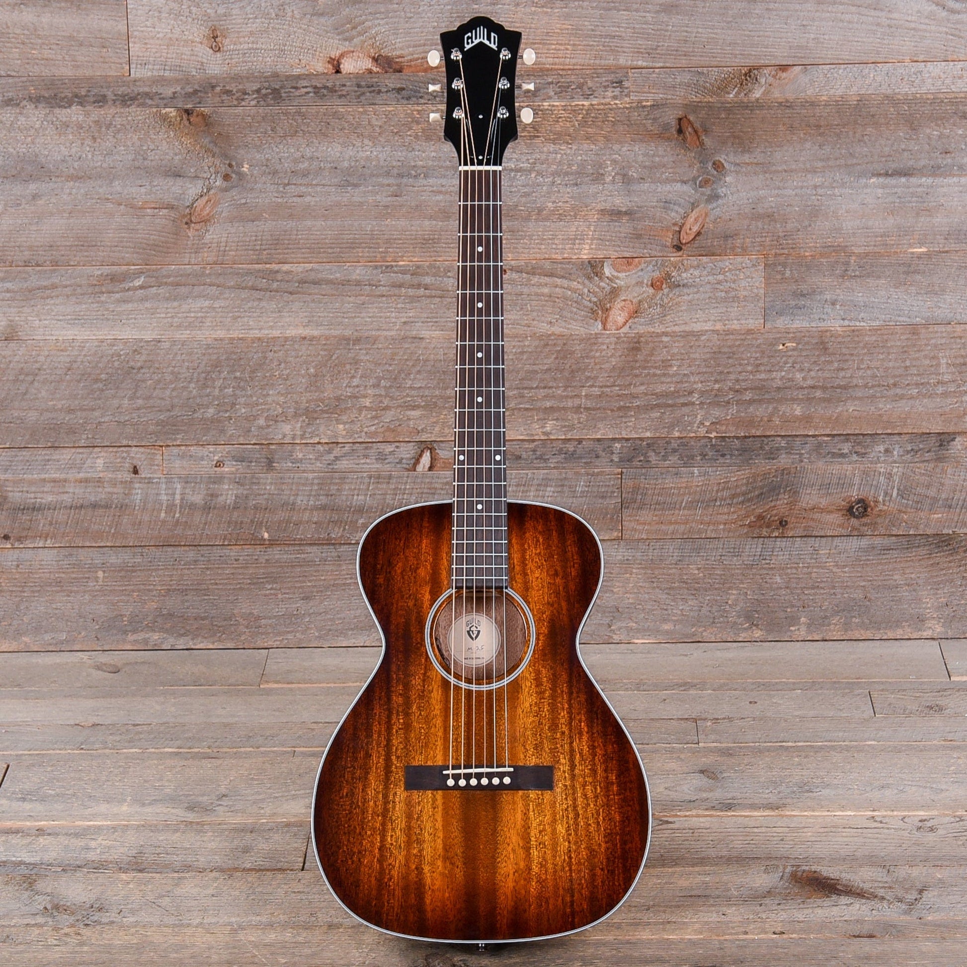 Guild M25E CAB Natural Acoustic Guitars / Concert