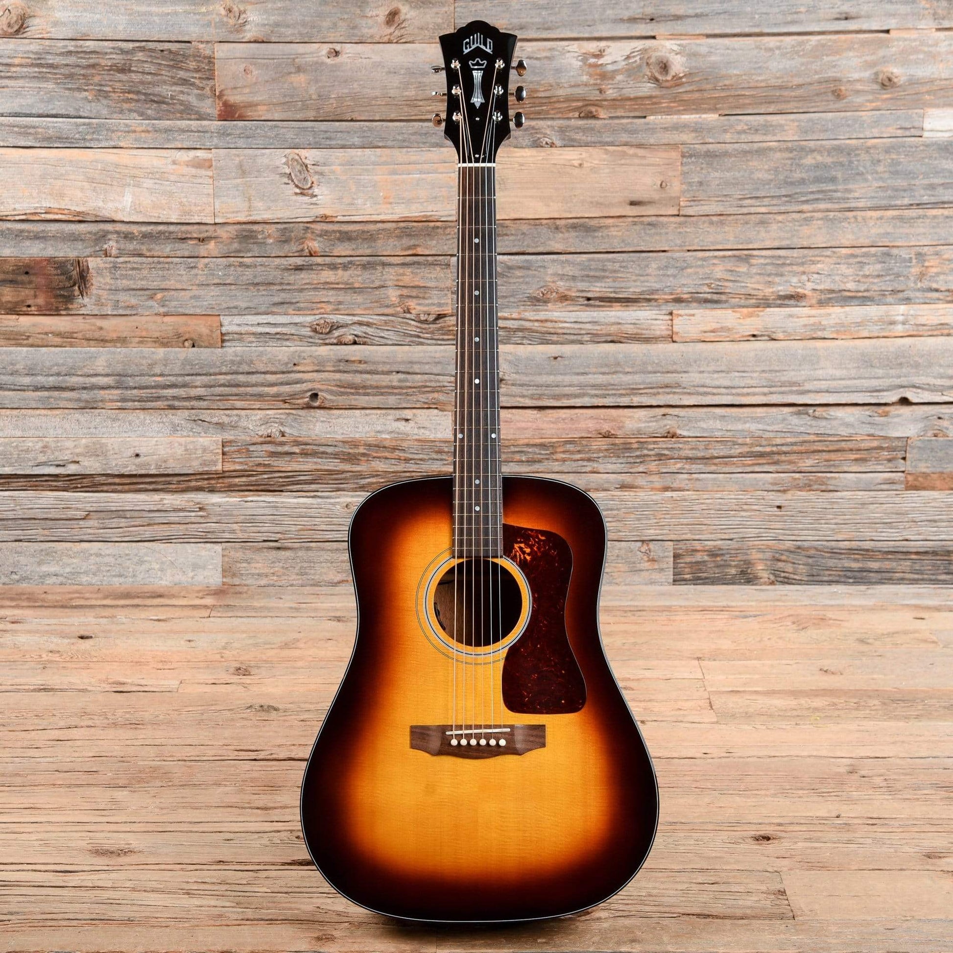 Guild D-40 Traditional Antique Sunburst Acoustic Guitars / Dreadnought