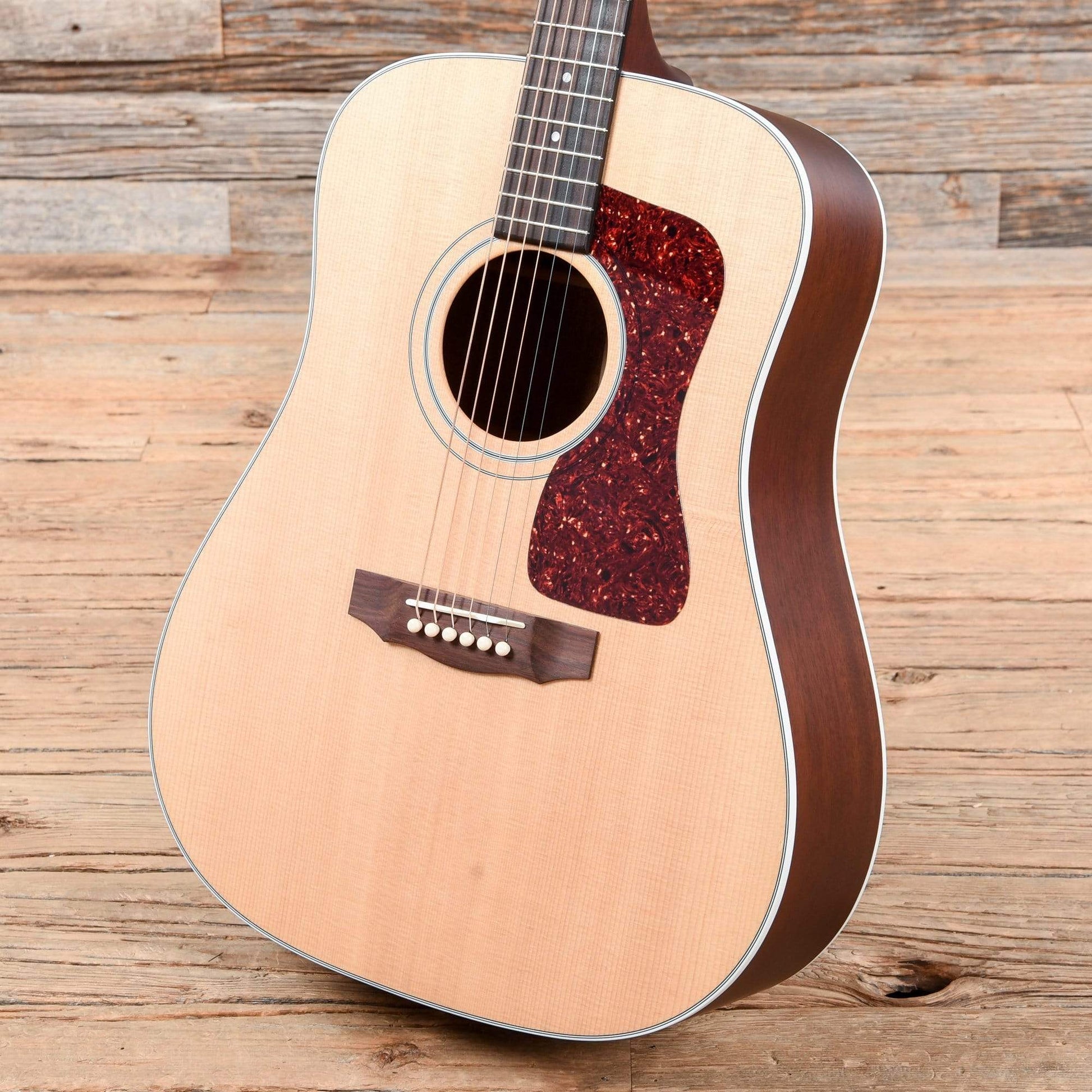 Guild USA D-40 Dreadnought Sitka Spruce/Mahogany Natural Acoustic Guitars / Dreadnought