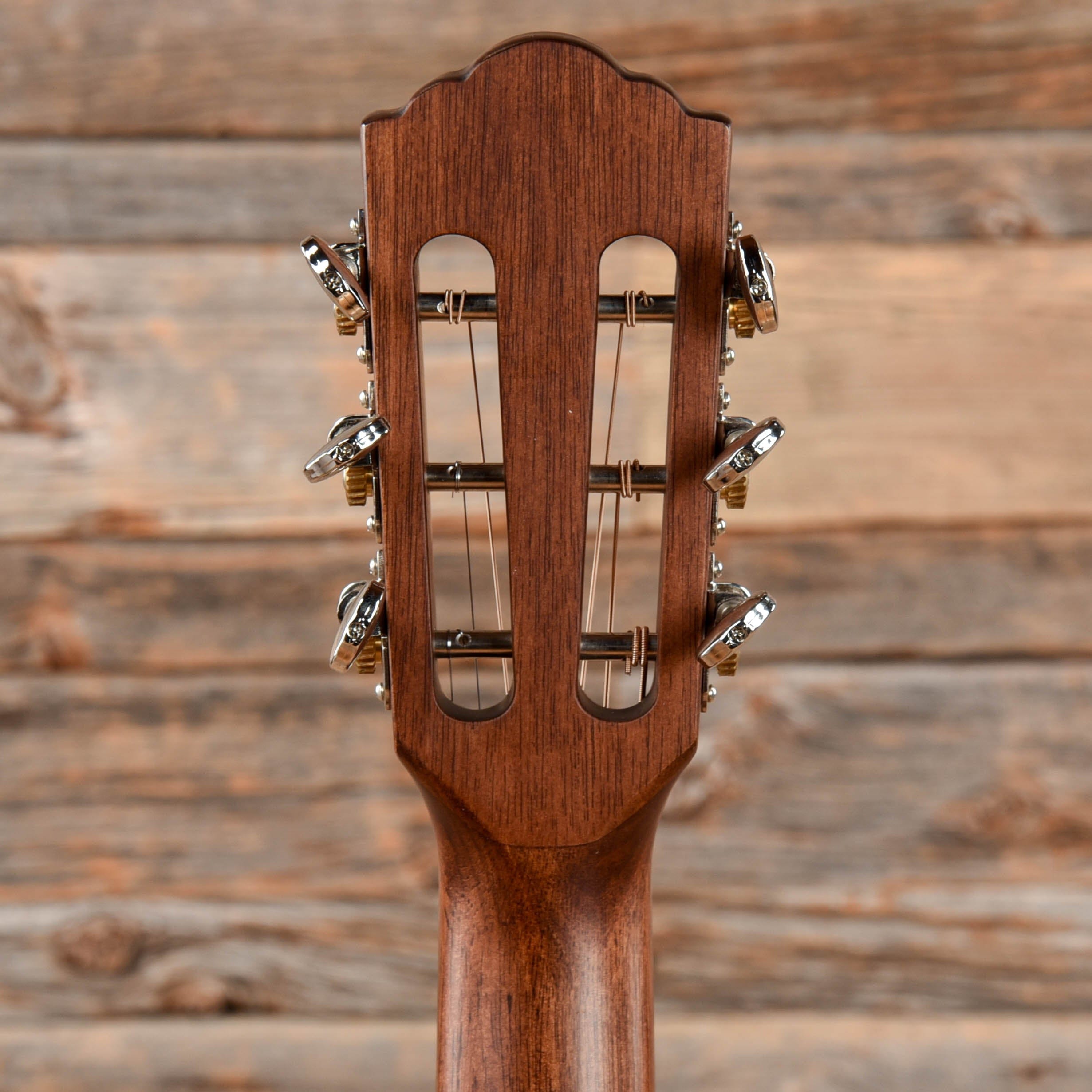 Guild Westerly P-240 Memoir 12-Fret Parlor Natural Natural Acoustic Guitars / Parlor