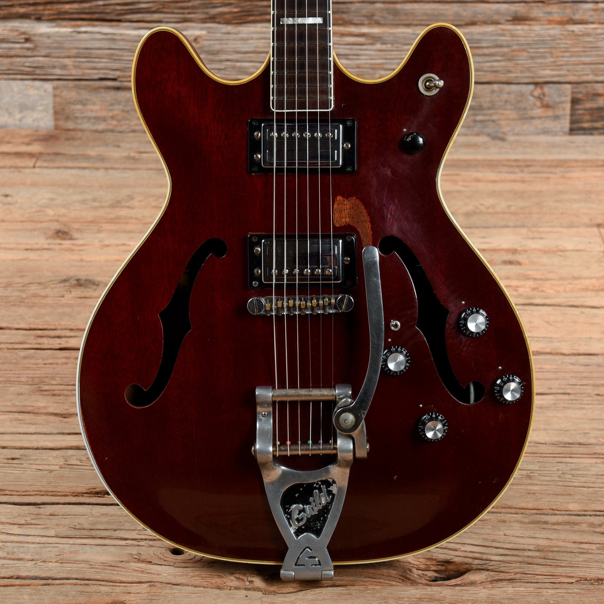 Guild Starfire IV Cherry 1976 Electric Guitars / Semi-Hollow