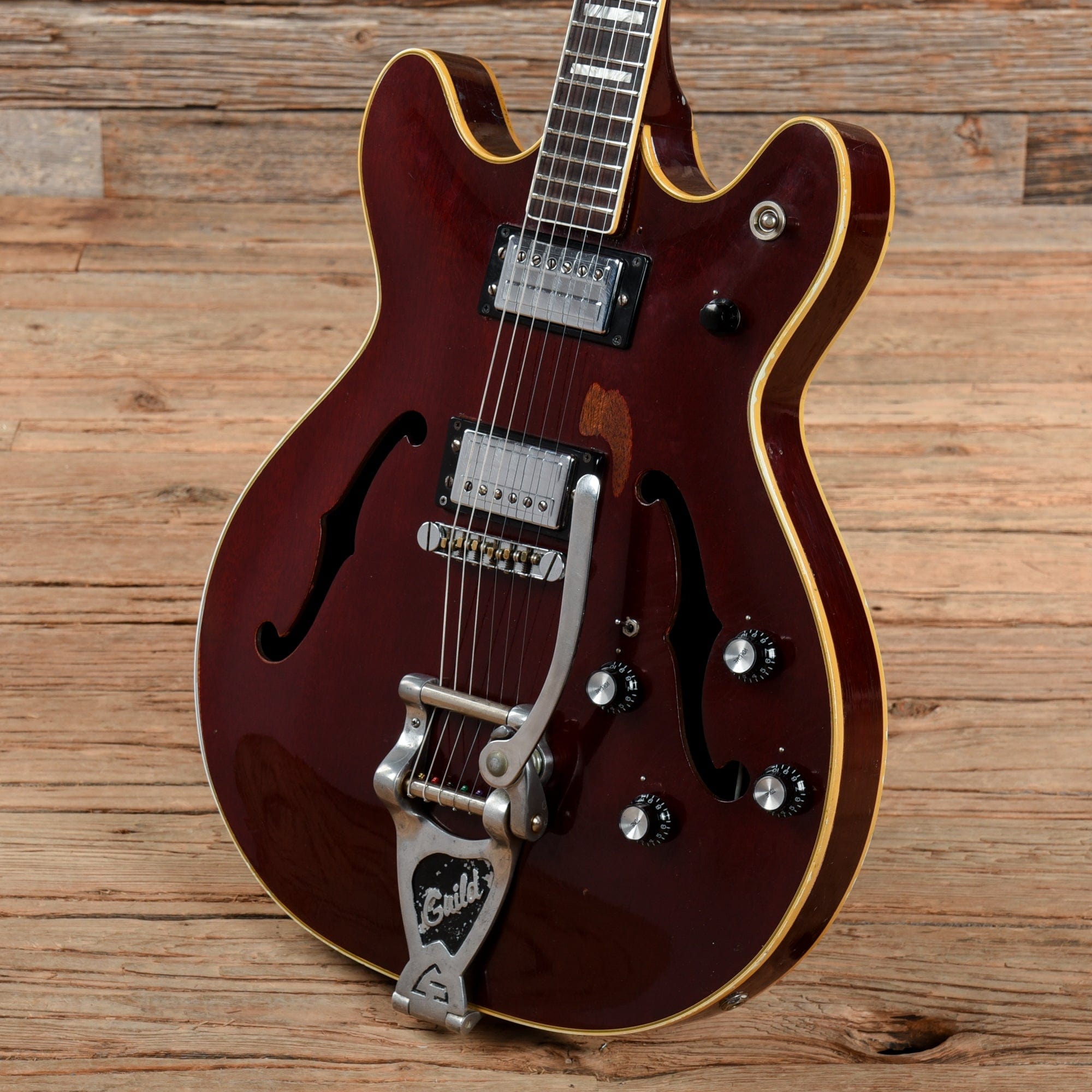 Guild Starfire IV Cherry 1976 Electric Guitars / Semi-Hollow
