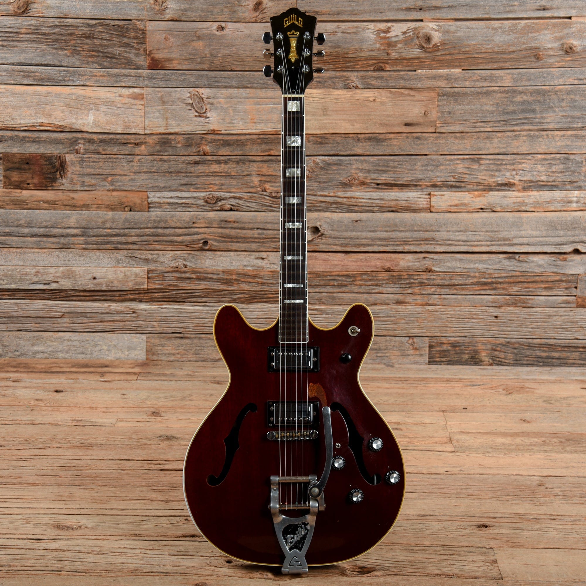 Guild Starfire IV Cherry 1976 Electric Guitars / Semi-Hollow