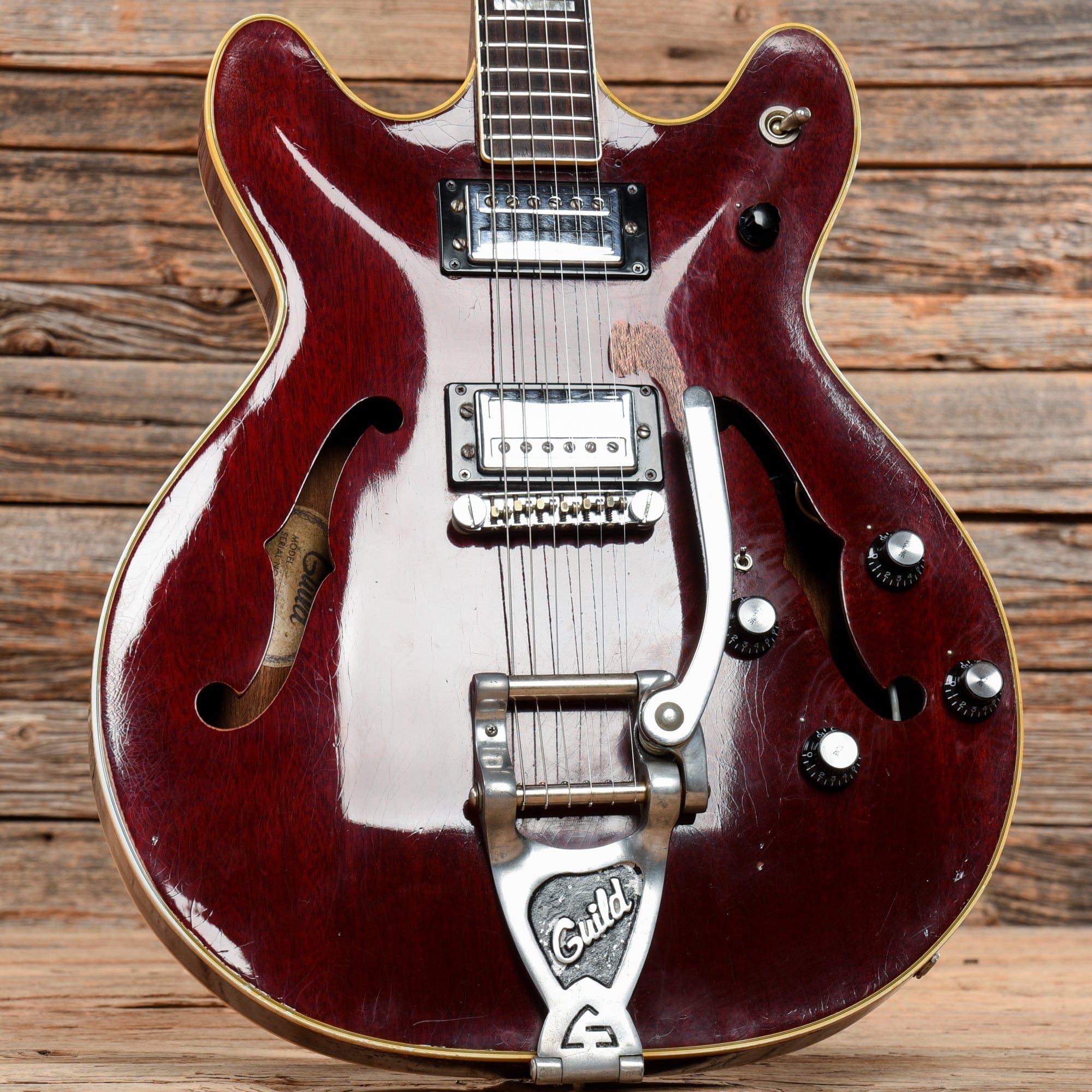 Guild Starfire IV Cherry 1976 Electric Guitars / Semi-Hollow