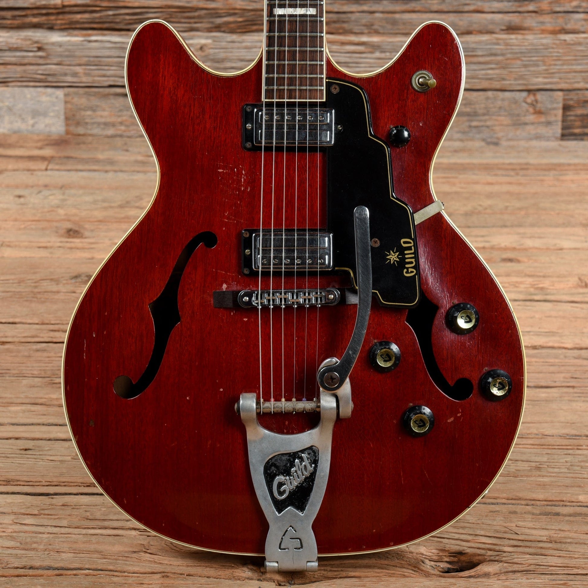 Guild Starfire V Cherry 1967 Electric Guitars / Semi-Hollow