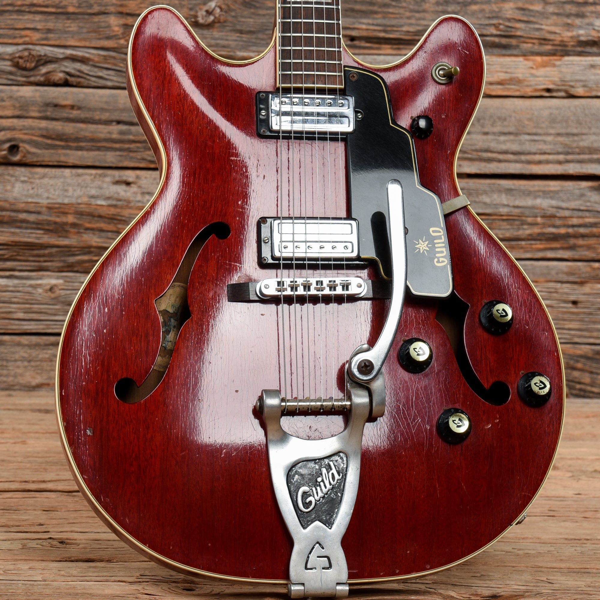 Guild Starfire V Cherry 1967 Electric Guitars / Semi-Hollow