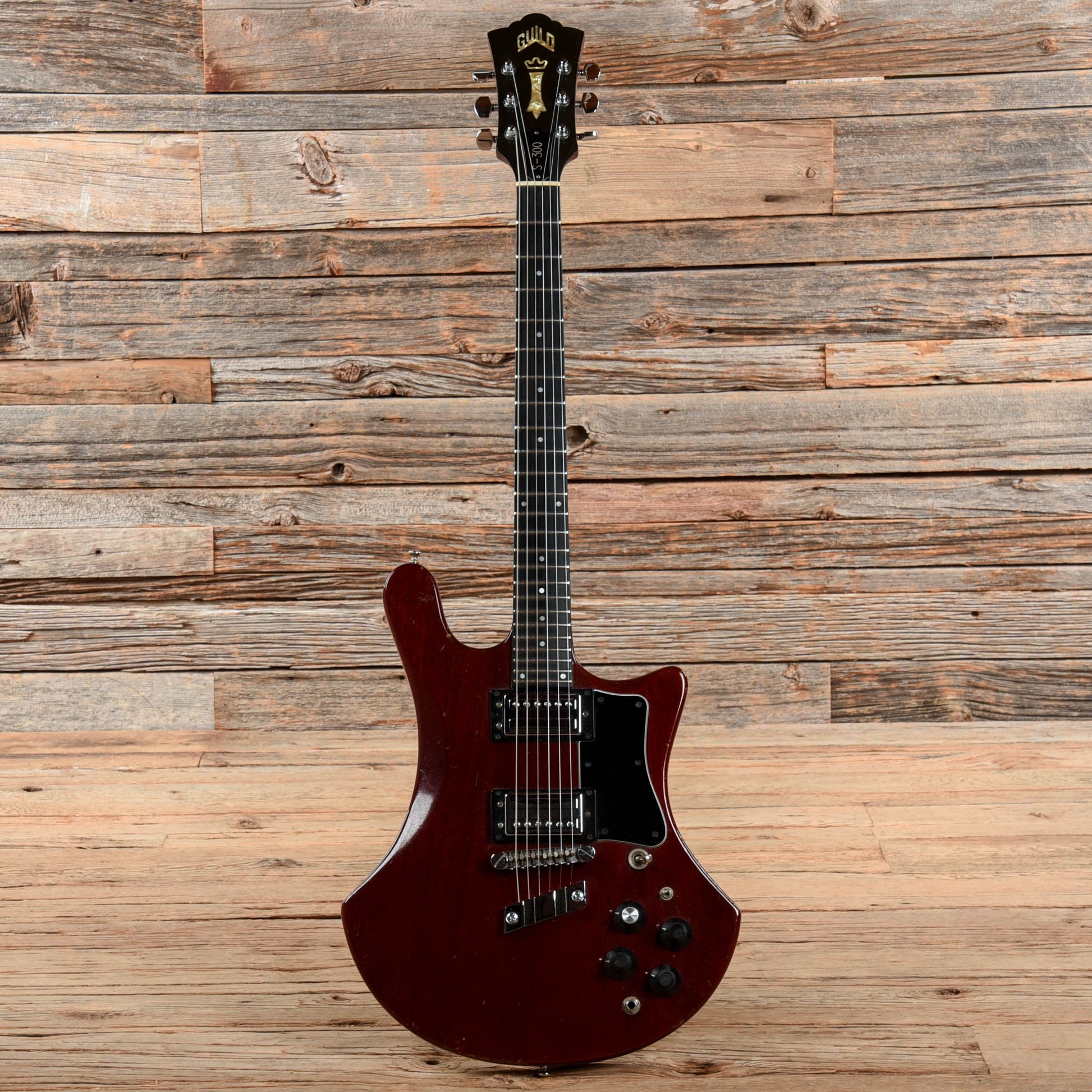 Guild S-300 Cherry 1978 Electric Guitars / Solid Body