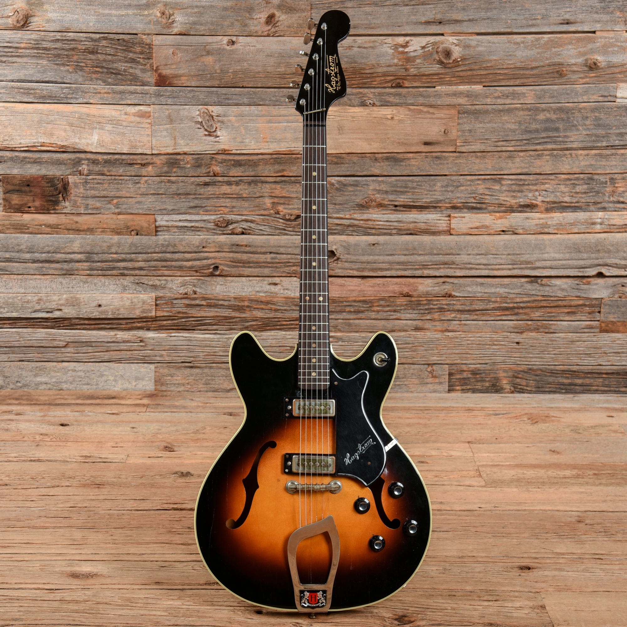 Hagstrom Viking Sunburst 1967 – Chicago Music Exchange