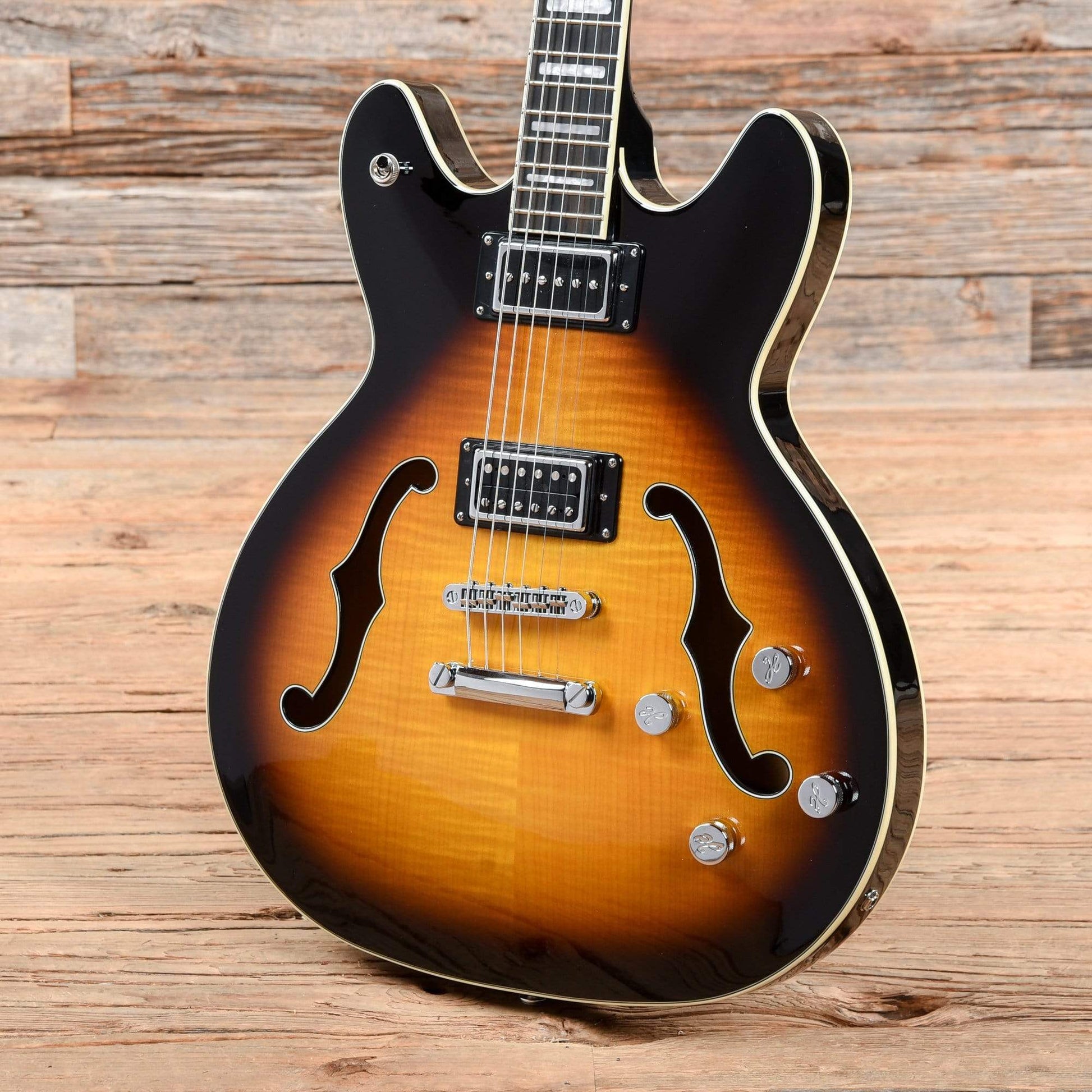 Hagstrom Viking Deluxe Baritone Sunburst 2018 Electric Guitars / Semi-Hollow