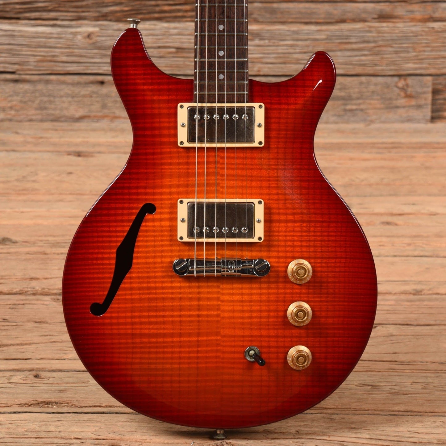 Hamer Artist Studio Sunburst 1995 Electric Guitars / Semi-Hollow